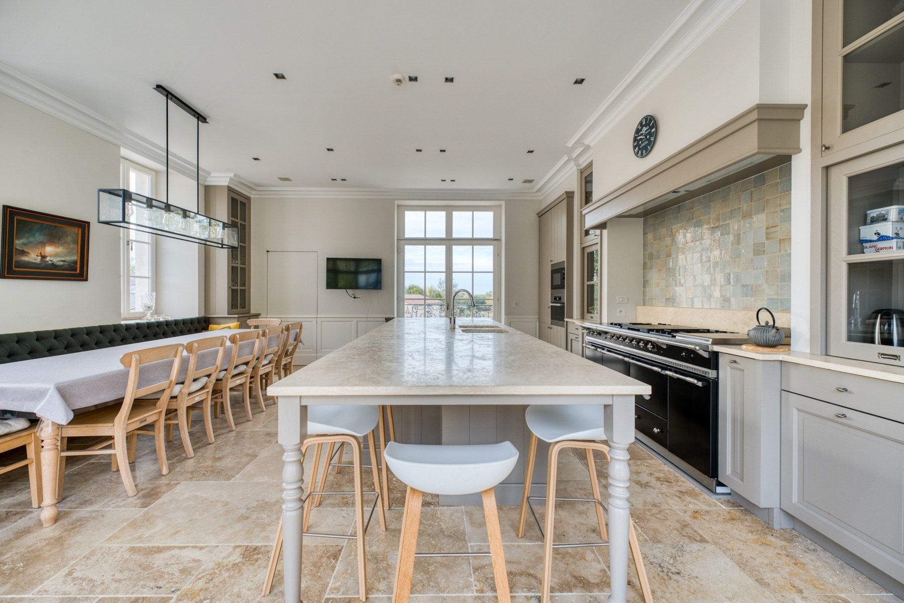 castle 12 Rooms for sale on ROCHEFORT (17300)