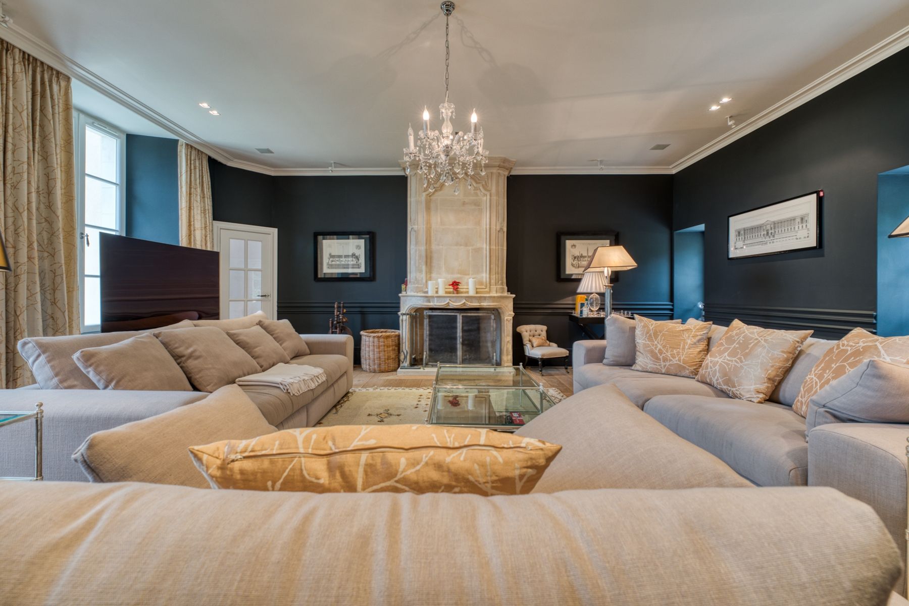 castle 12 Rooms for sale on ROCHEFORT (17300)