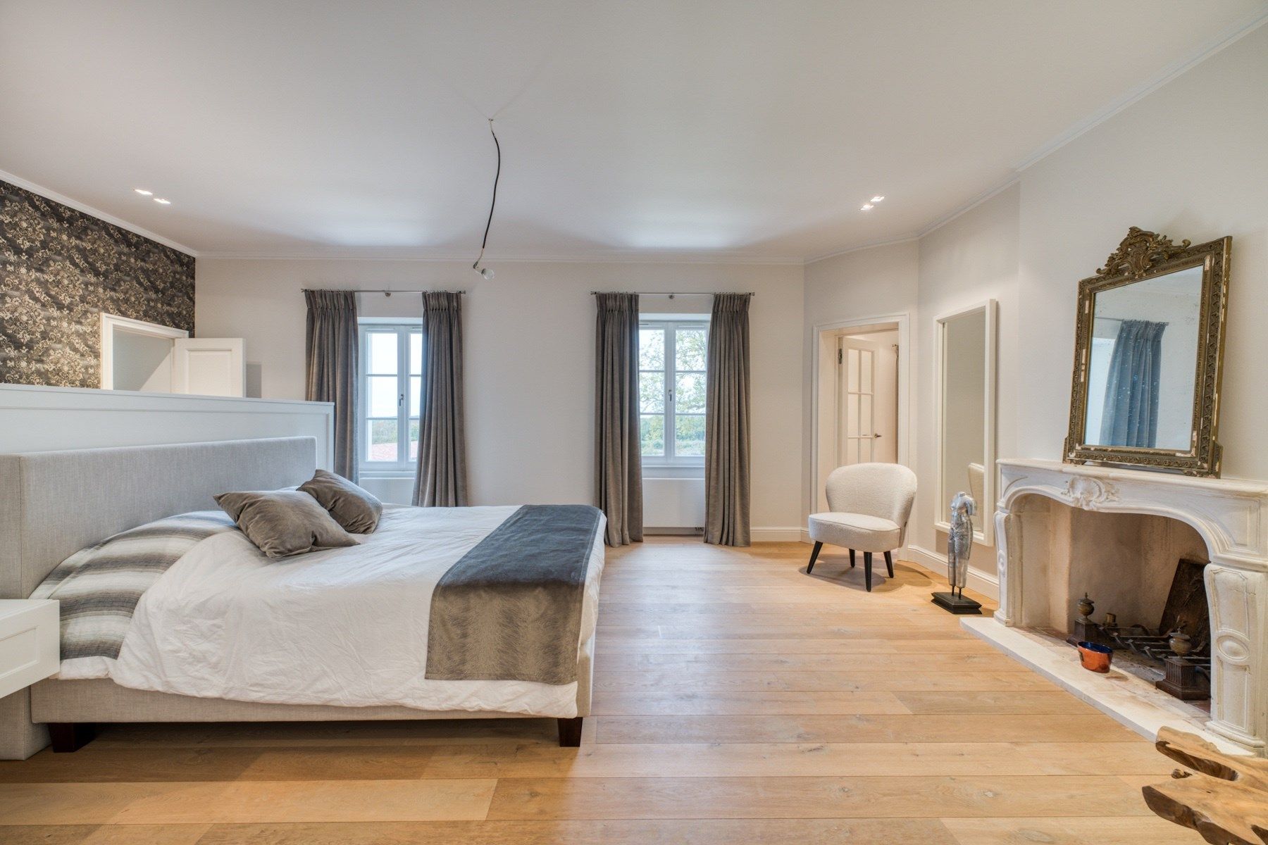 castle 12 Rooms for sale on ROCHEFORT (17300)