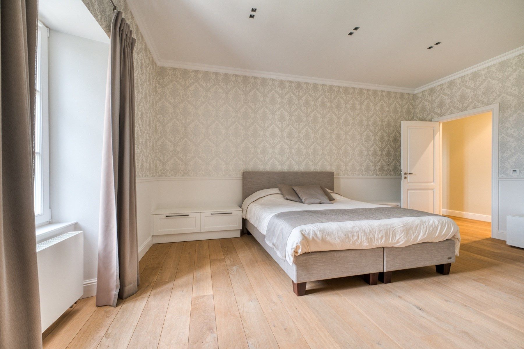 castle 12 Rooms for sale on ROCHEFORT (17300)