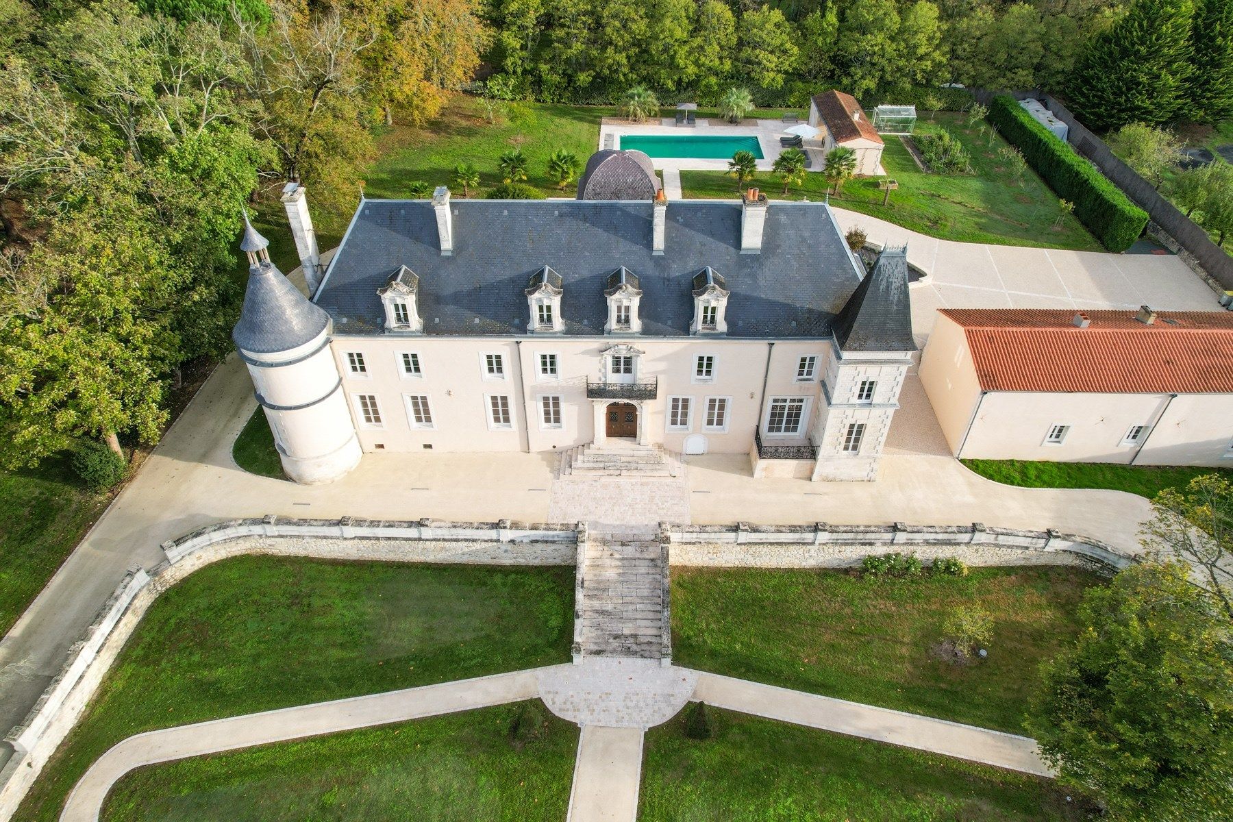 castle 12 Rooms for sale on ROCHEFORT (17300)