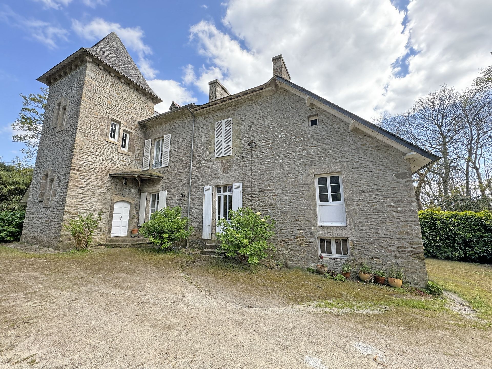 manor house 10 Rooms for sale on PLOUGONVELIN (29217)