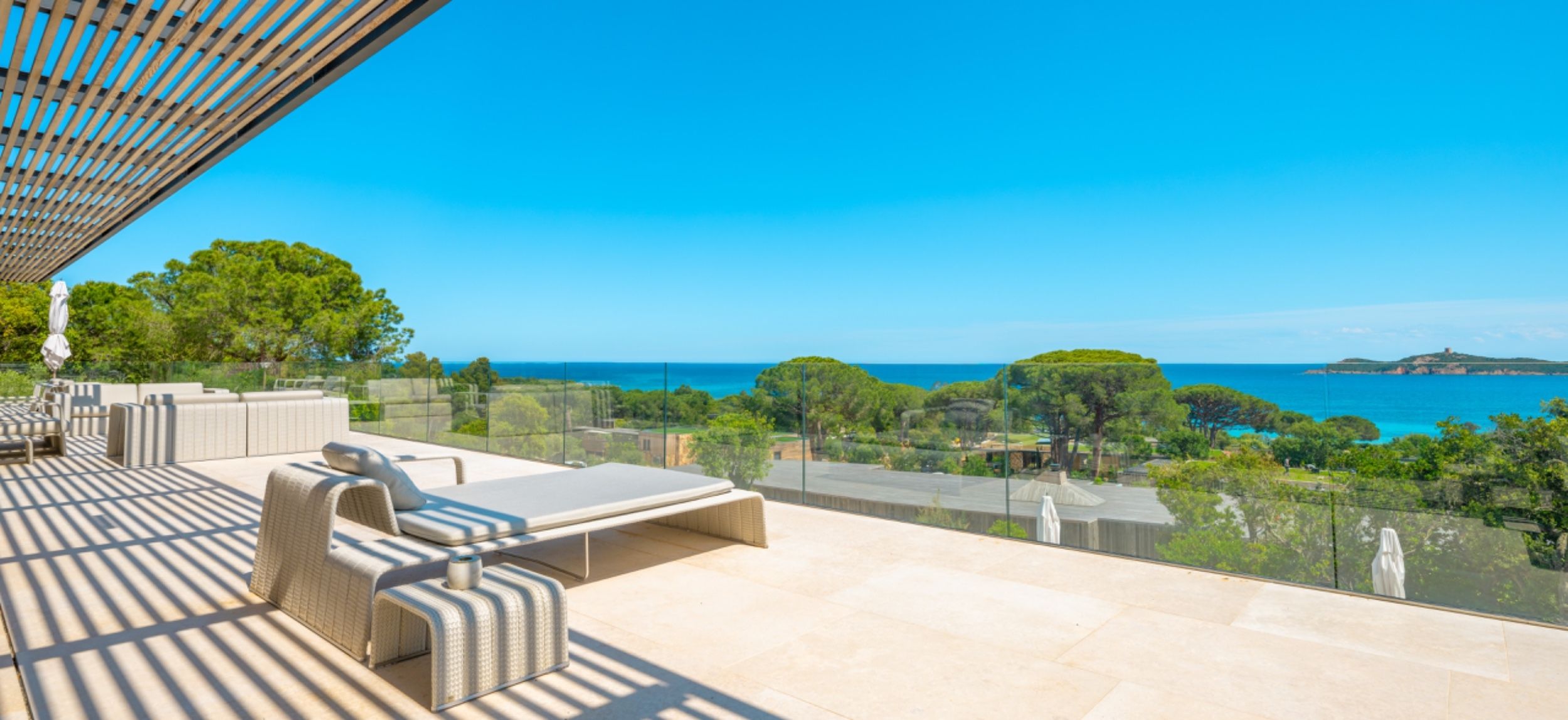 villa de luxe 8 Pièces en location saisonnière sur STE LUCIE DE PORTO VECCHIO (20144)