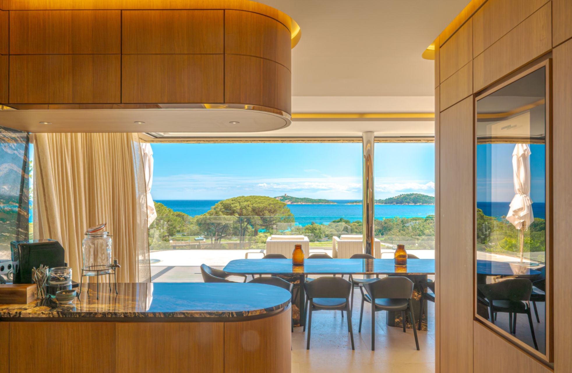 villa de luxe 8 Pièces en location saisonnière sur STE LUCIE DE PORTO VECCHIO (20144)