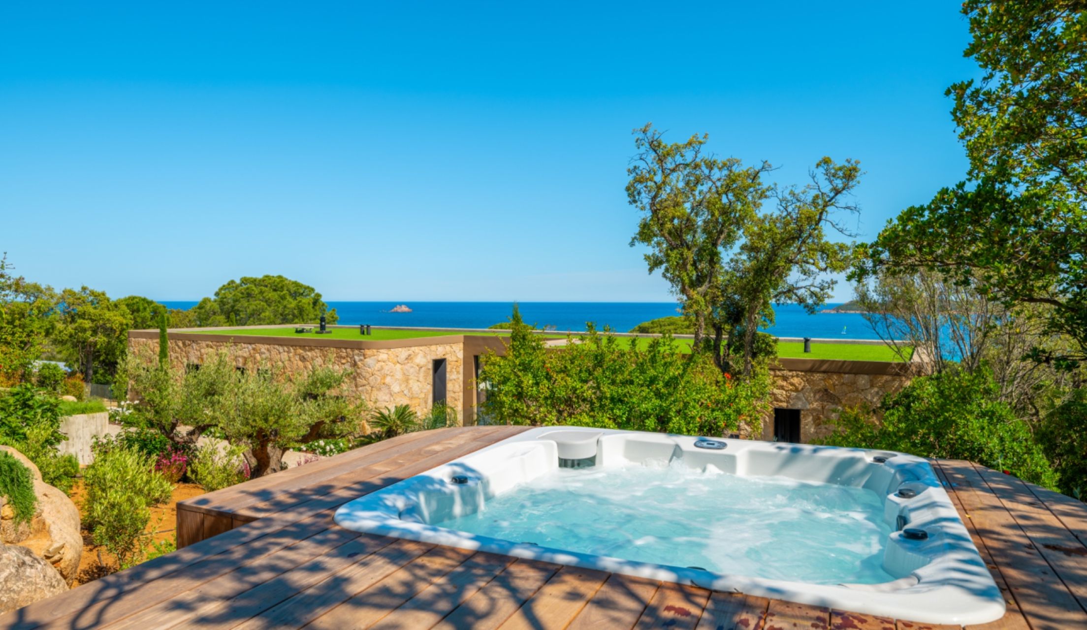 villa de luxe 8 Pièces en location saisonnière sur STE LUCIE DE PORTO VECCHIO (20144)