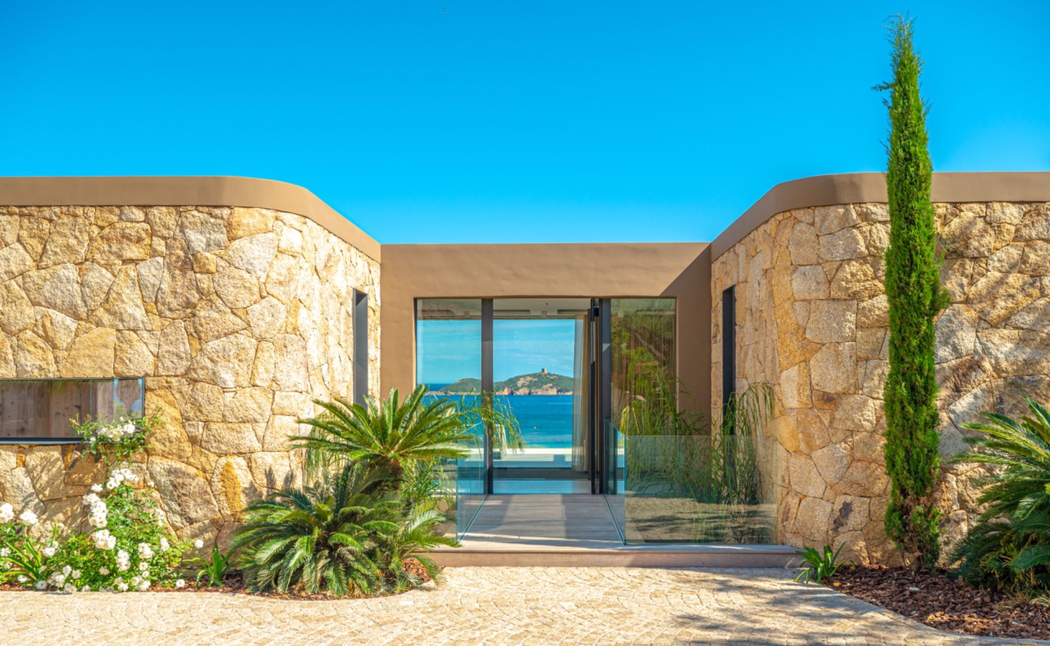 villa de luxe 8 Pièces en location saisonnière sur STE LUCIE DE PORTO VECCHIO (20144)