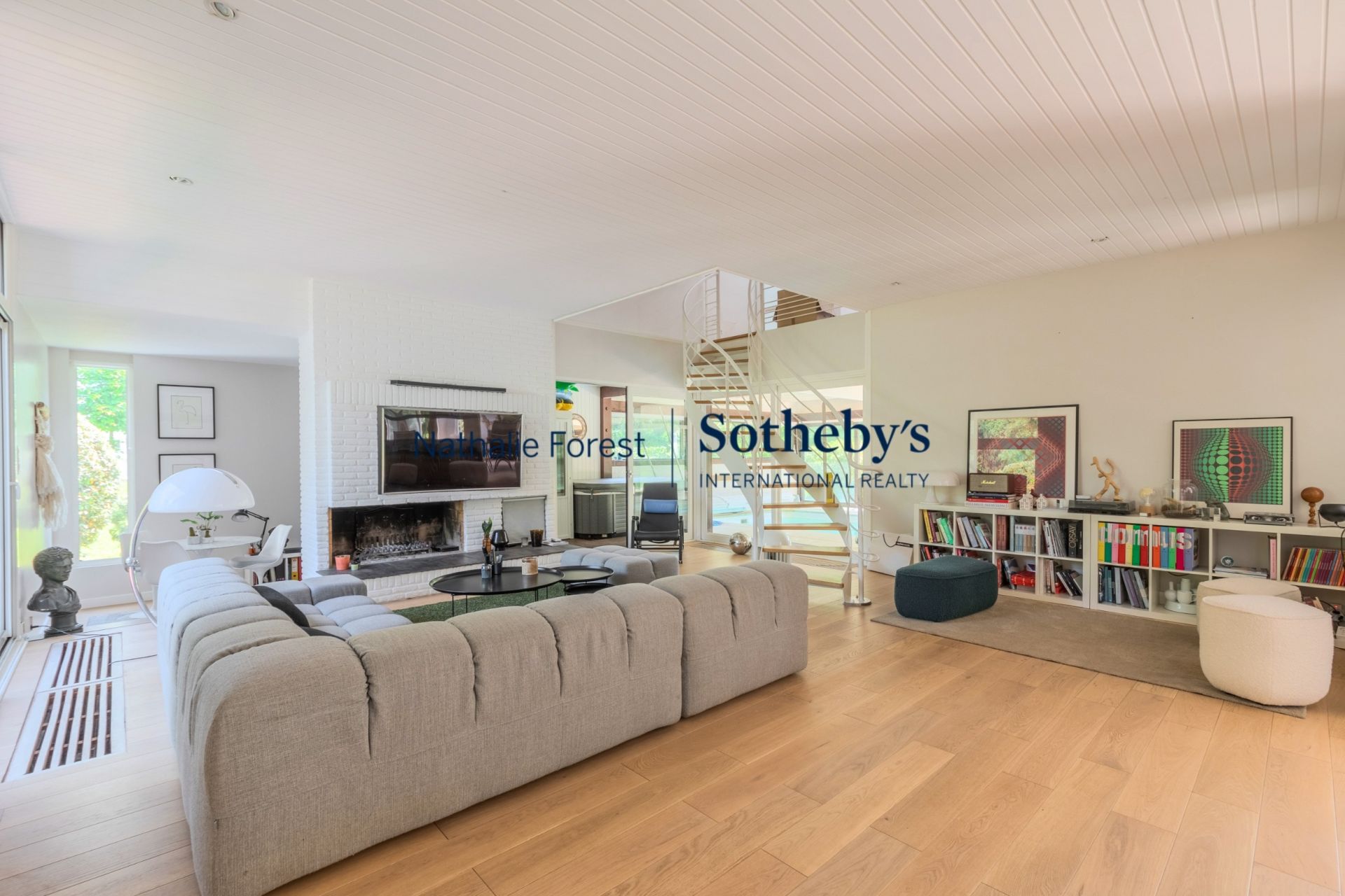 luxury house 10 Rooms for sale on PREMESQUES (59840)