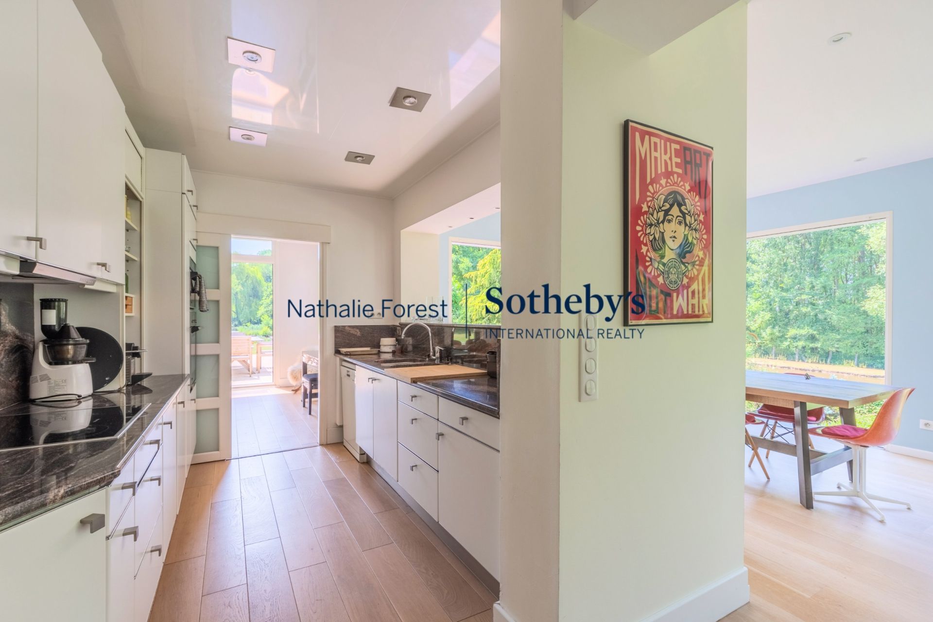 luxury house 10 Rooms for sale on PREMESQUES (59840)