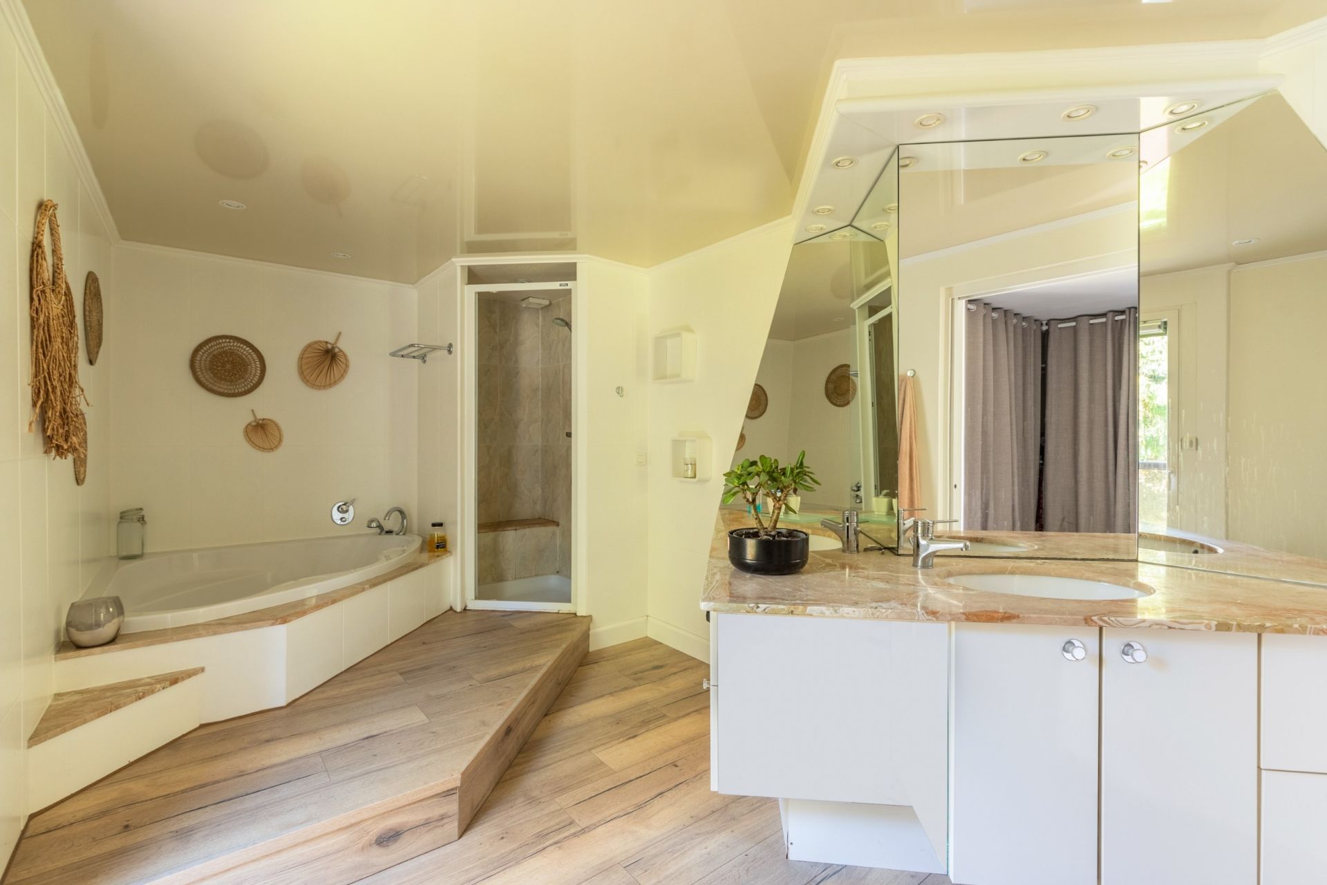 luxury house 10 Rooms for sale on PREMESQUES (59840)