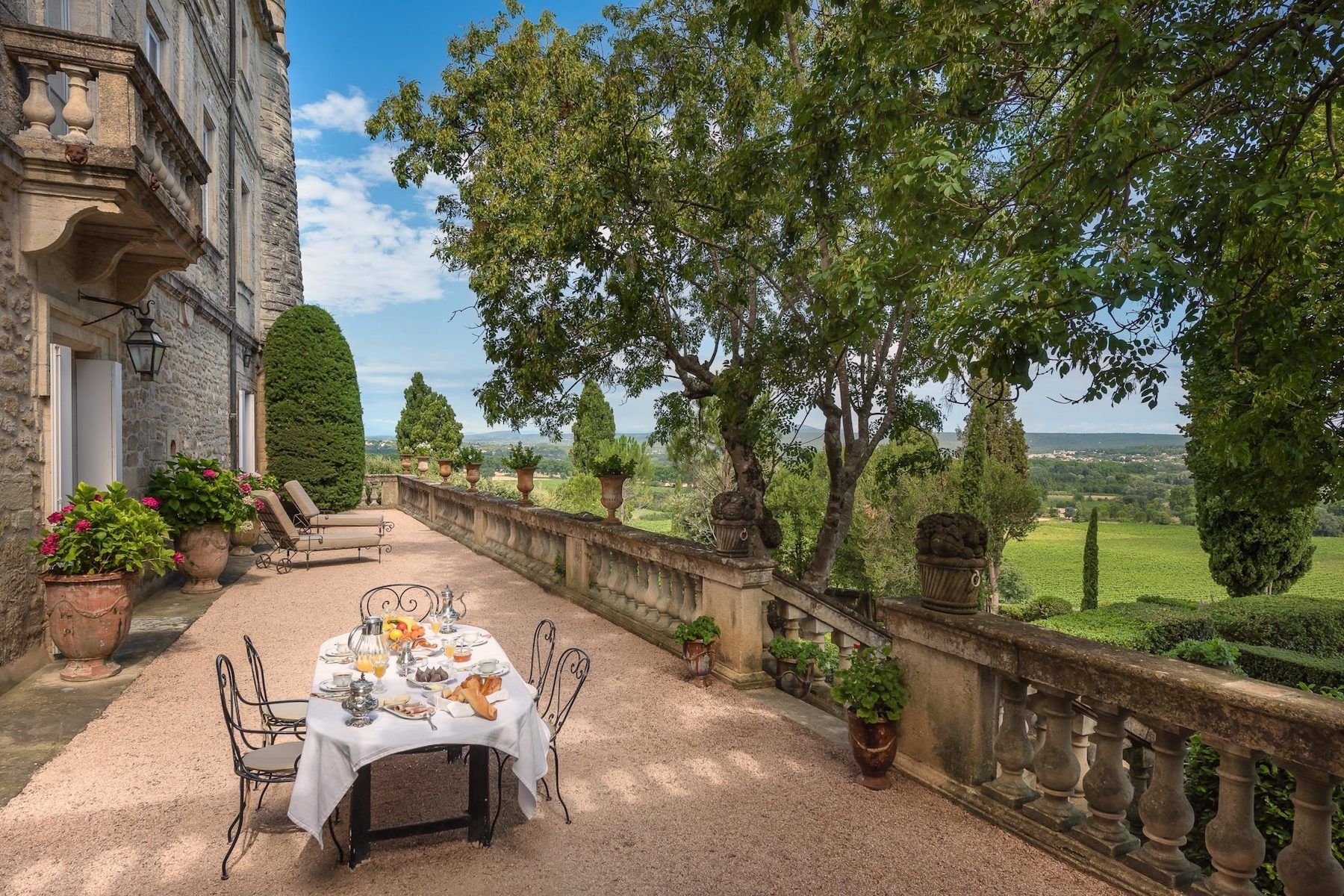 château 9 Pièces en location saisonnière sur UZES (30700)