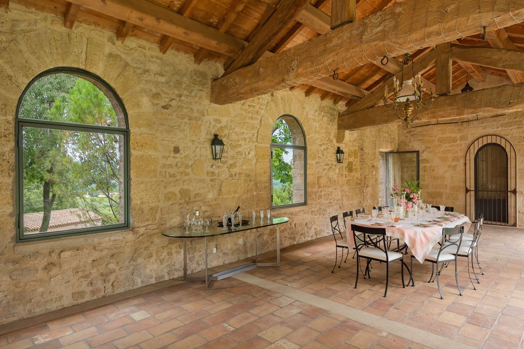château 9 Pièces en location saisonnière sur UZES (30700)