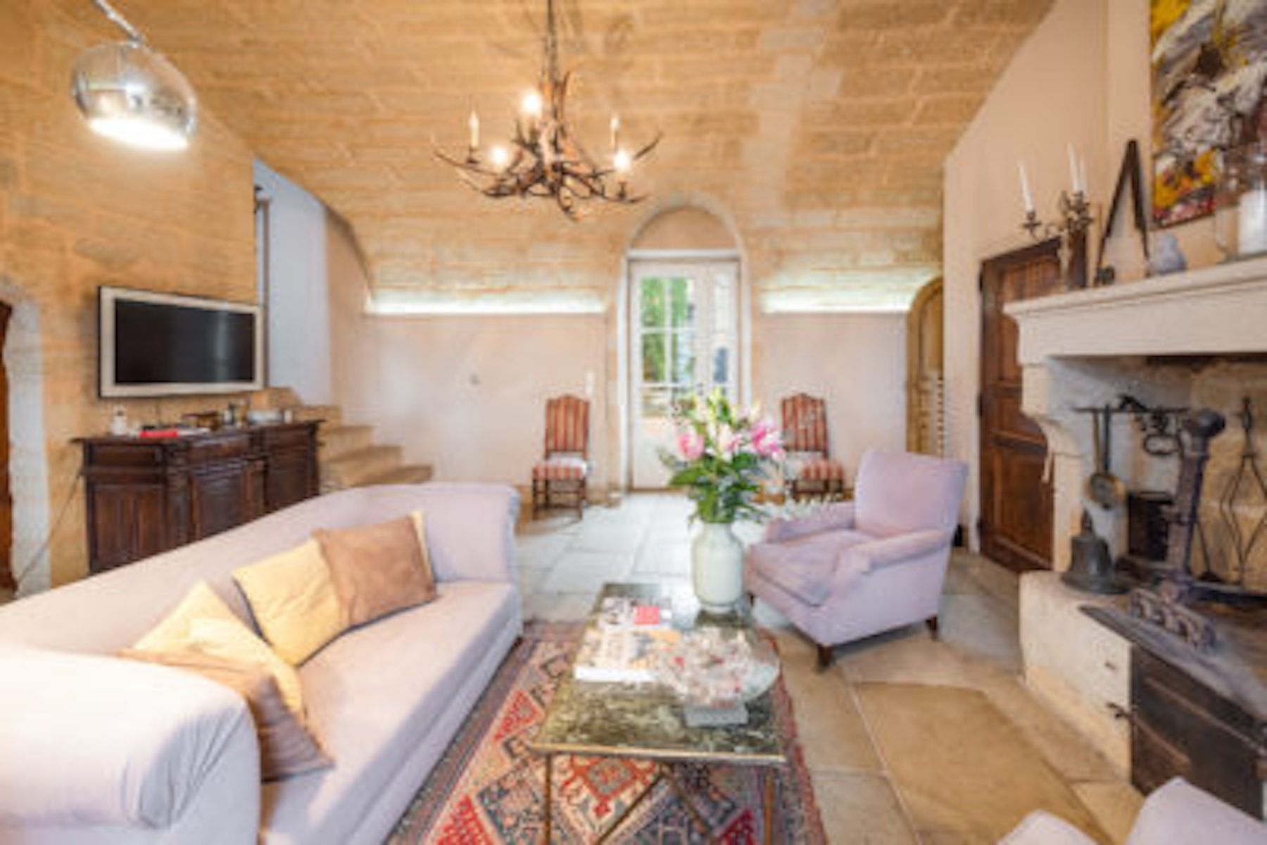 château 9 Pièces en location saisonnière sur UZES (30700)