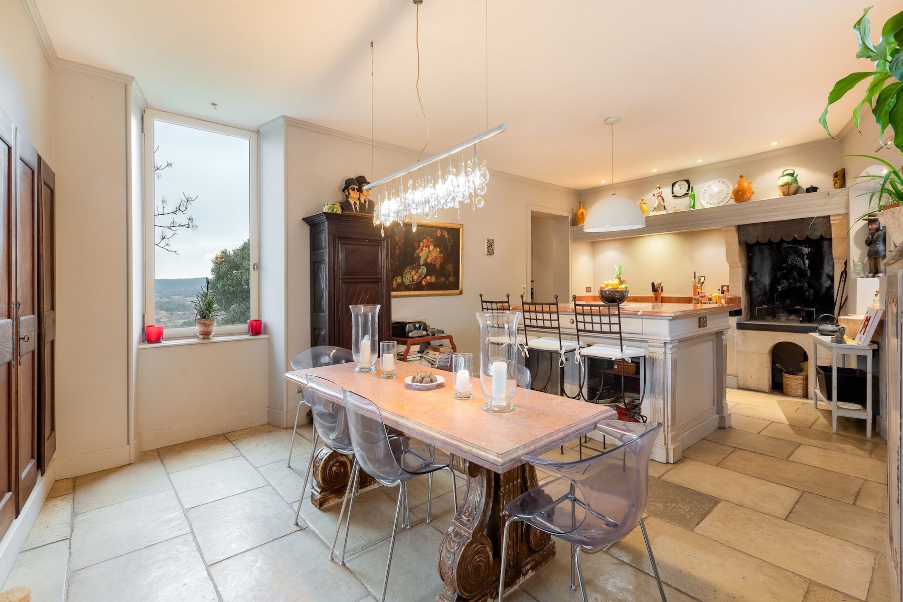 château 9 Pièces en location saisonnière sur UZES (30700)