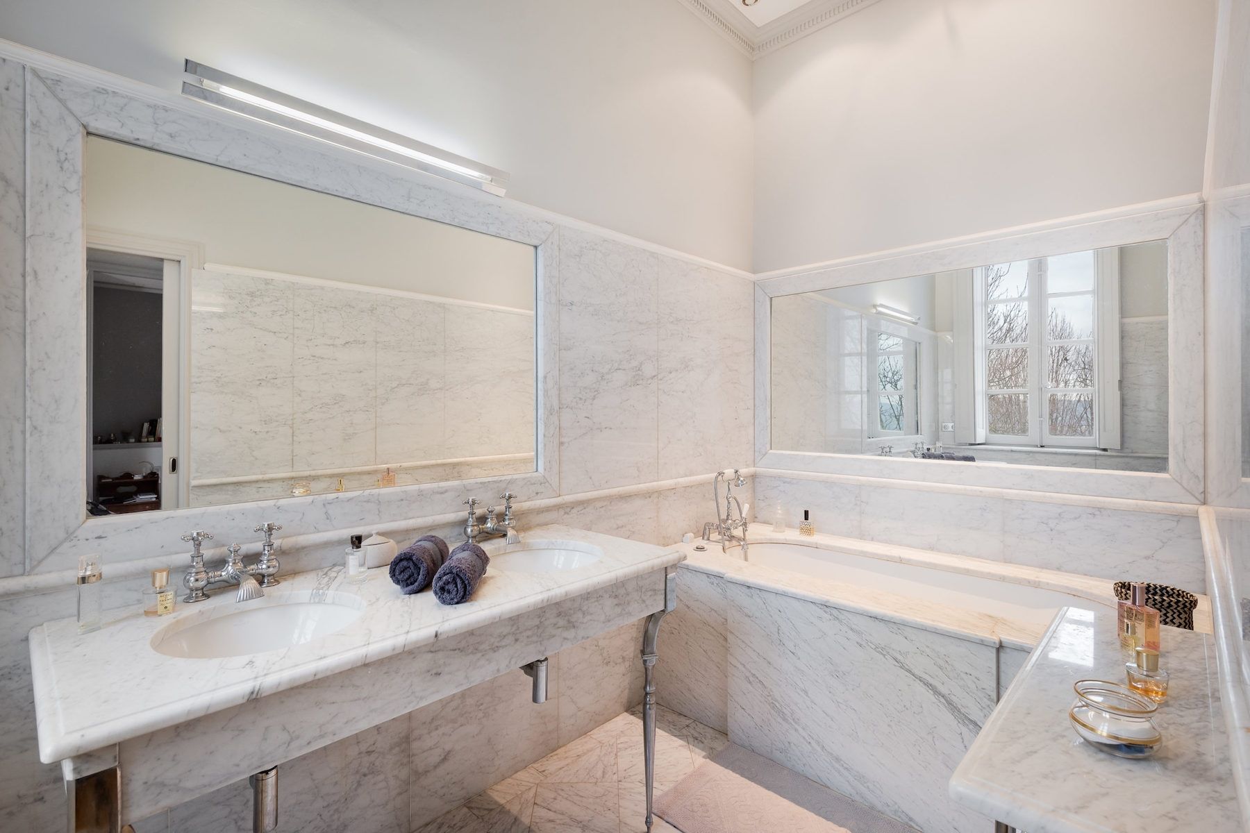 château 9 Pièces en location saisonnière sur UZES (30700)