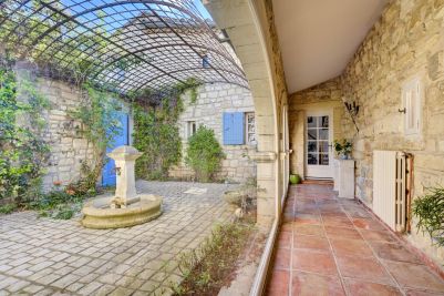 Sale Luxury house Arles 9 Rooms 443 m²
