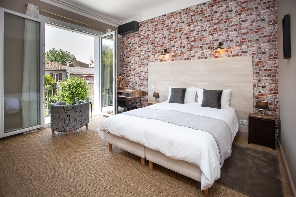 luxury house 12 Rooms for sale on CARCASSONNE (11000)