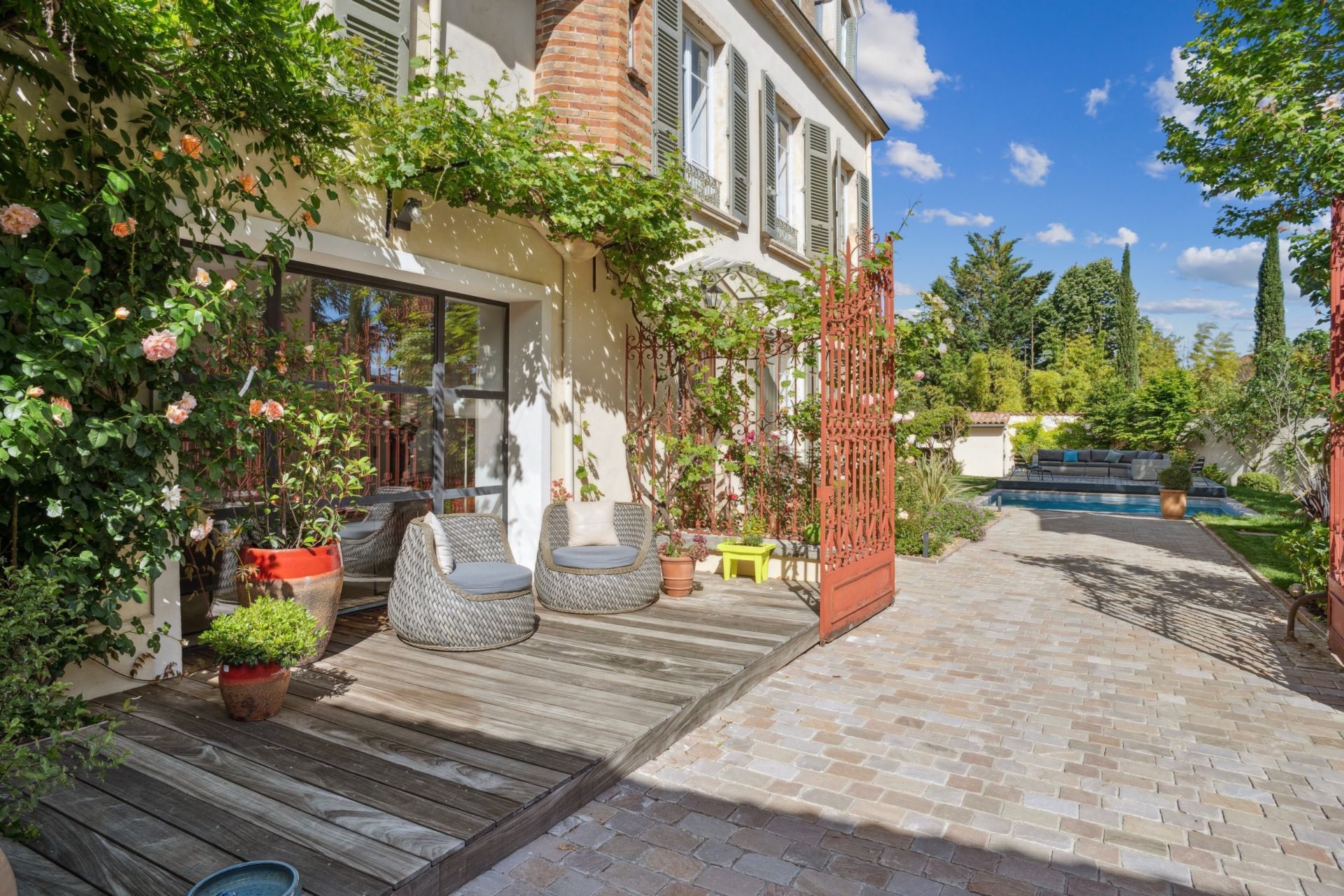 maison de luxe 13 Pièces en vente sur CHARBONNIERES LES BAINS (69260)