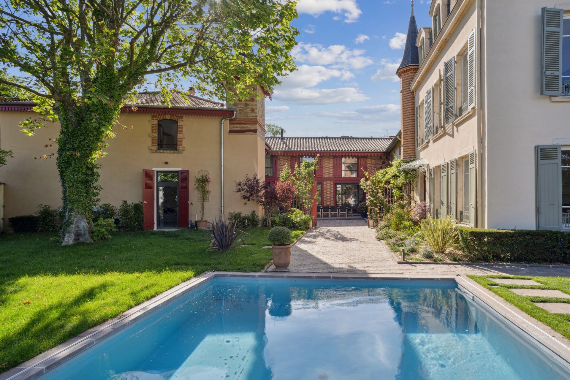 maison de luxe 13 Pièces en vente sur CHARBONNIERES LES BAINS (69260)