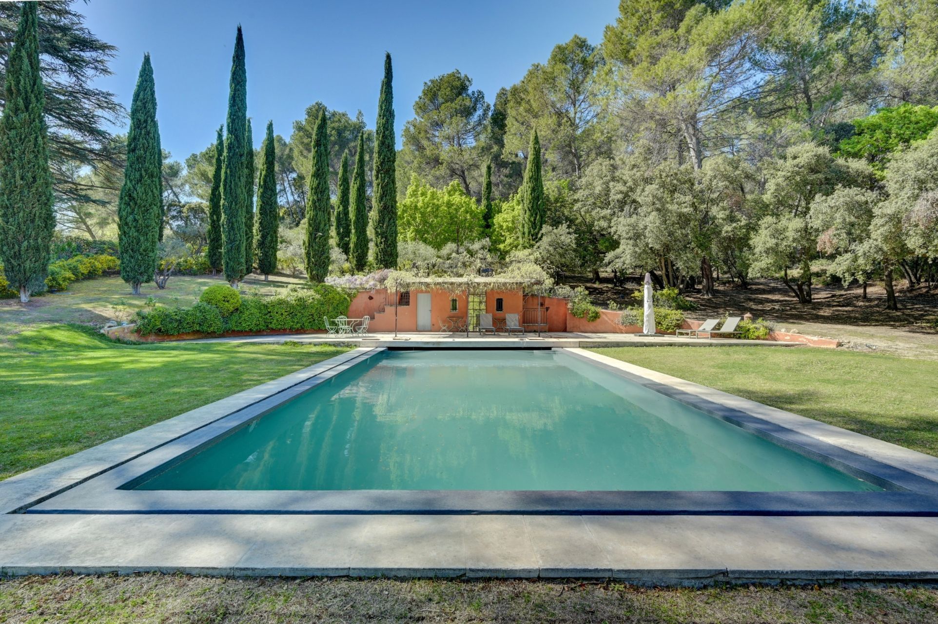 bastide 12 Rooms for seasonal rent on CABRIES (13480)