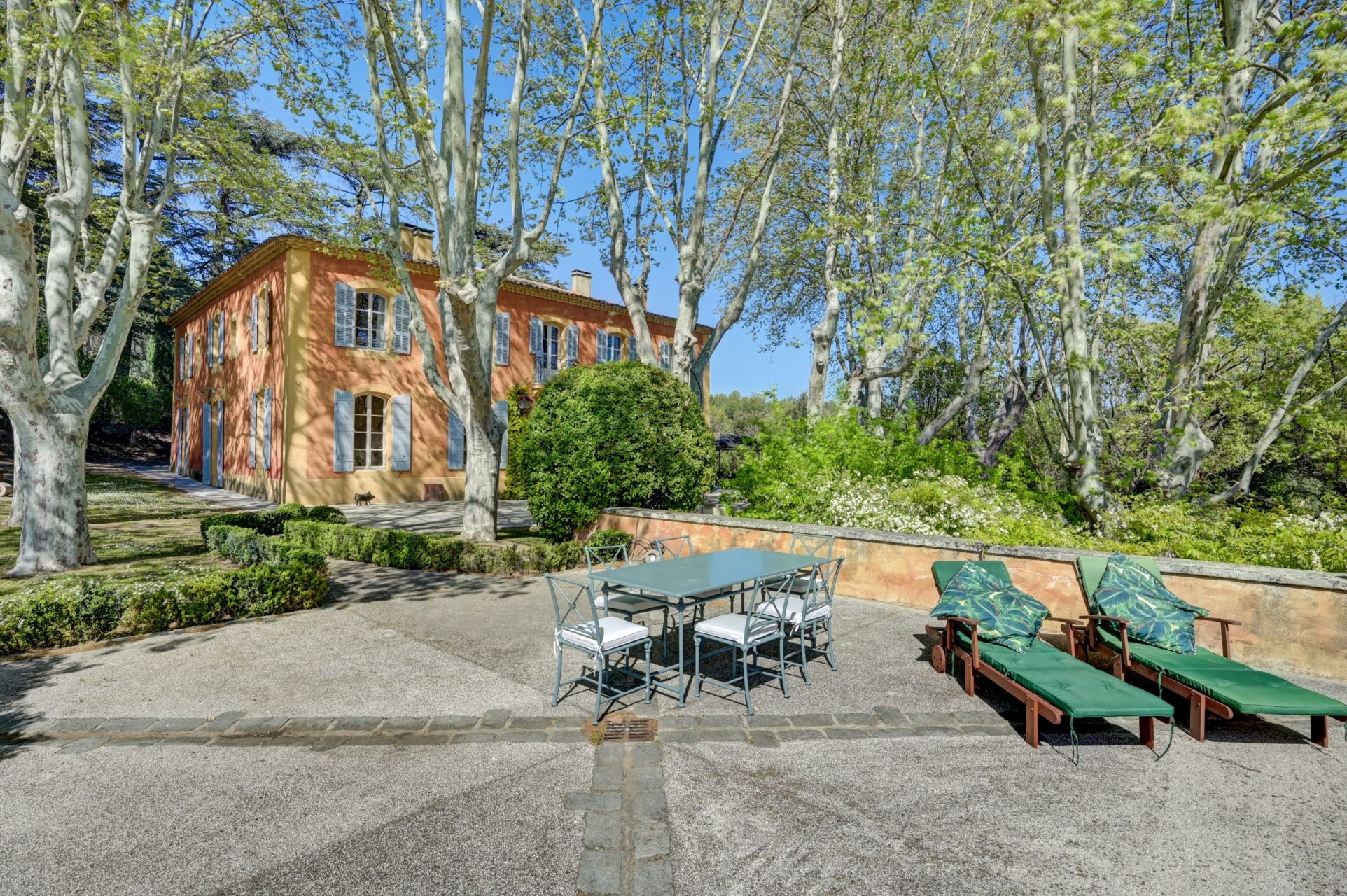 bastide 12 Rooms for seasonal rent on CABRIES (13480)