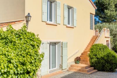 Vente Maison de luxe Sanary-sur-Mer 5 Pièces 177 m²