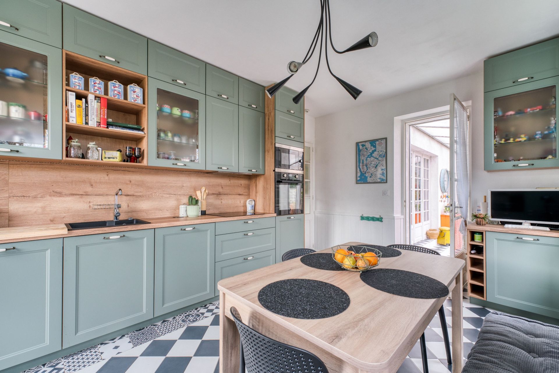 luxury house 9 Rooms for sale on ST PIERRE D OLERON (17310)