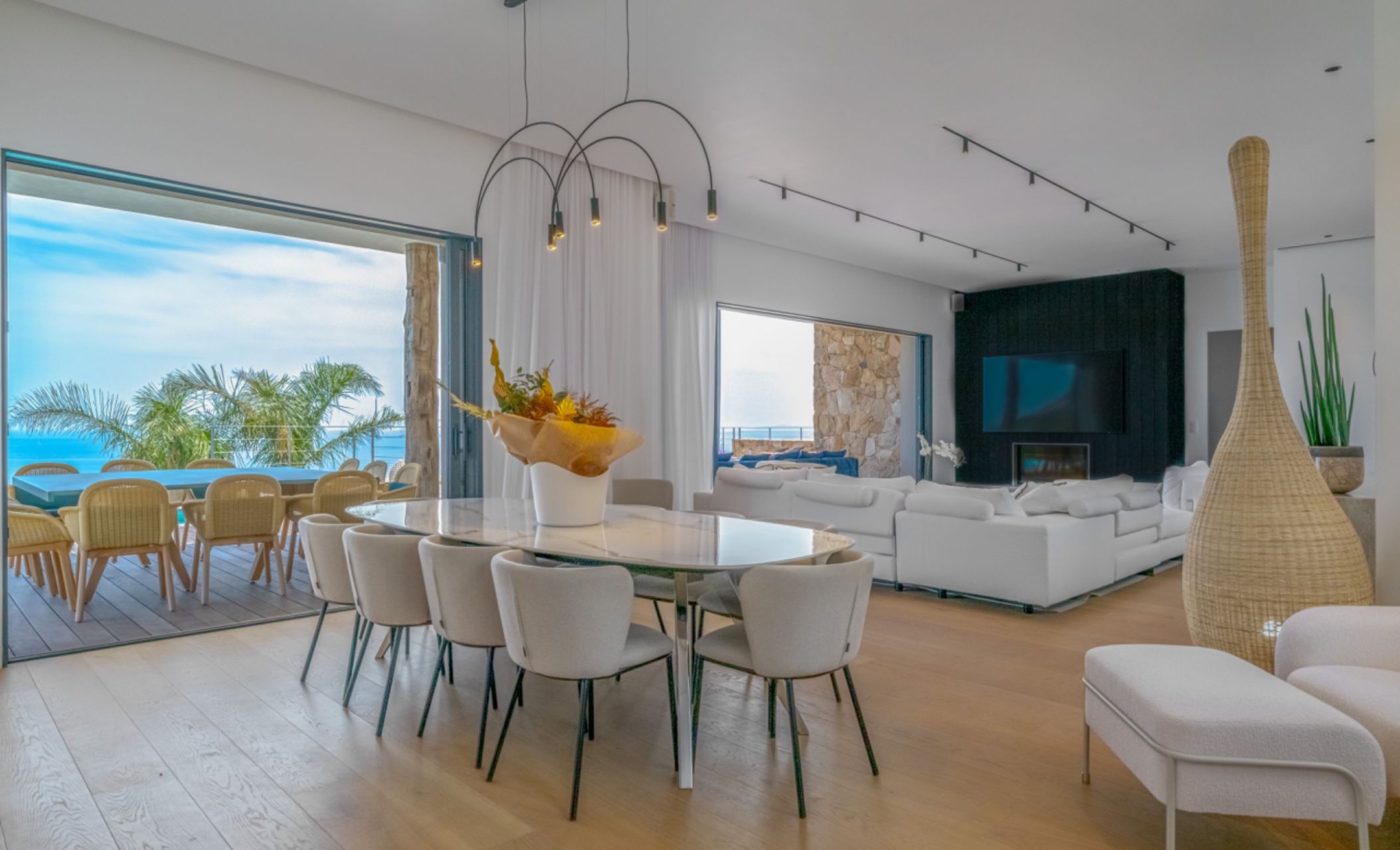 luxury villa 8 Rooms for seasonal rent on PORTO VECCHIO (20137)