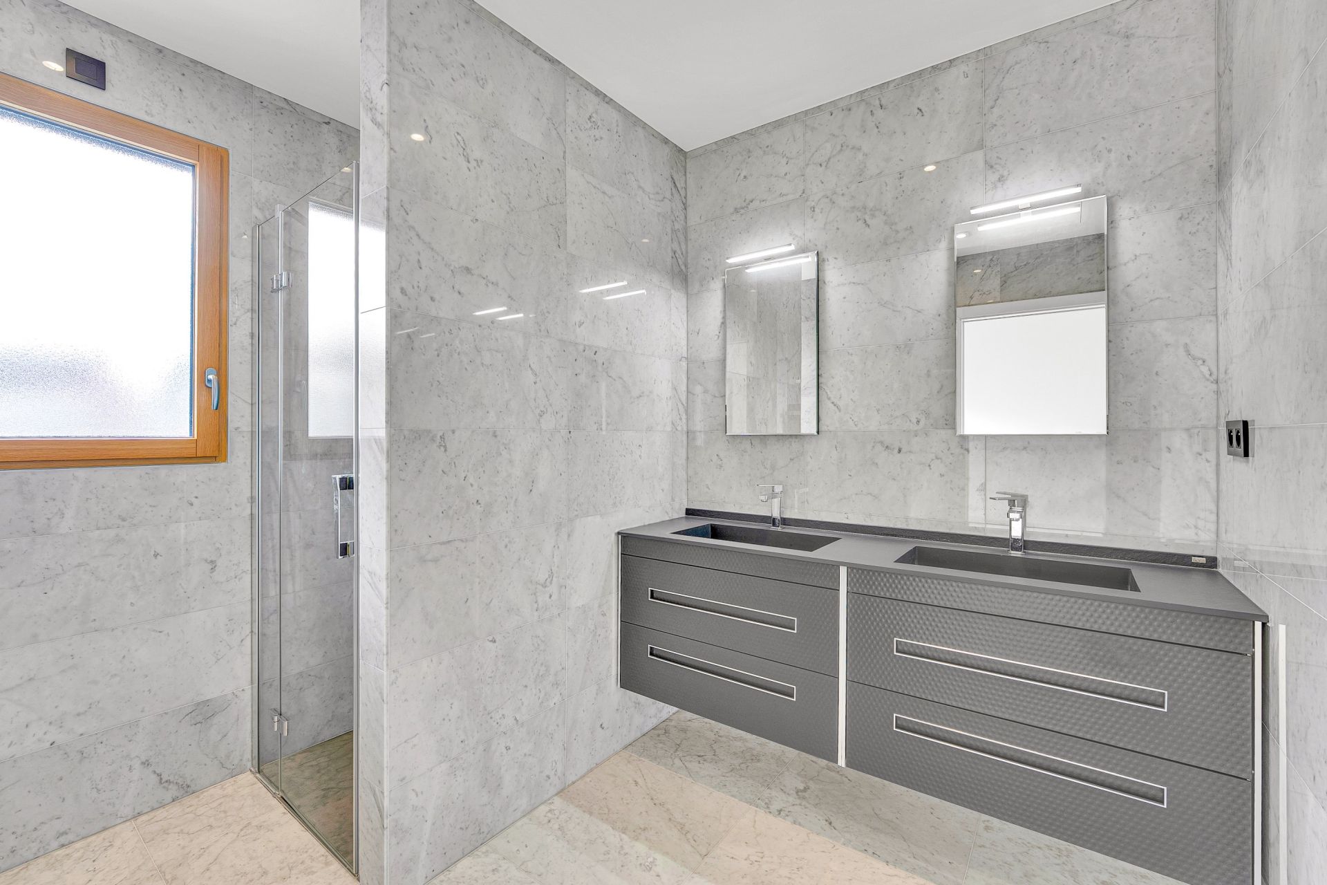 luxury apartment 7 Rooms for sale on DIVONNE LES BAINS (01220)