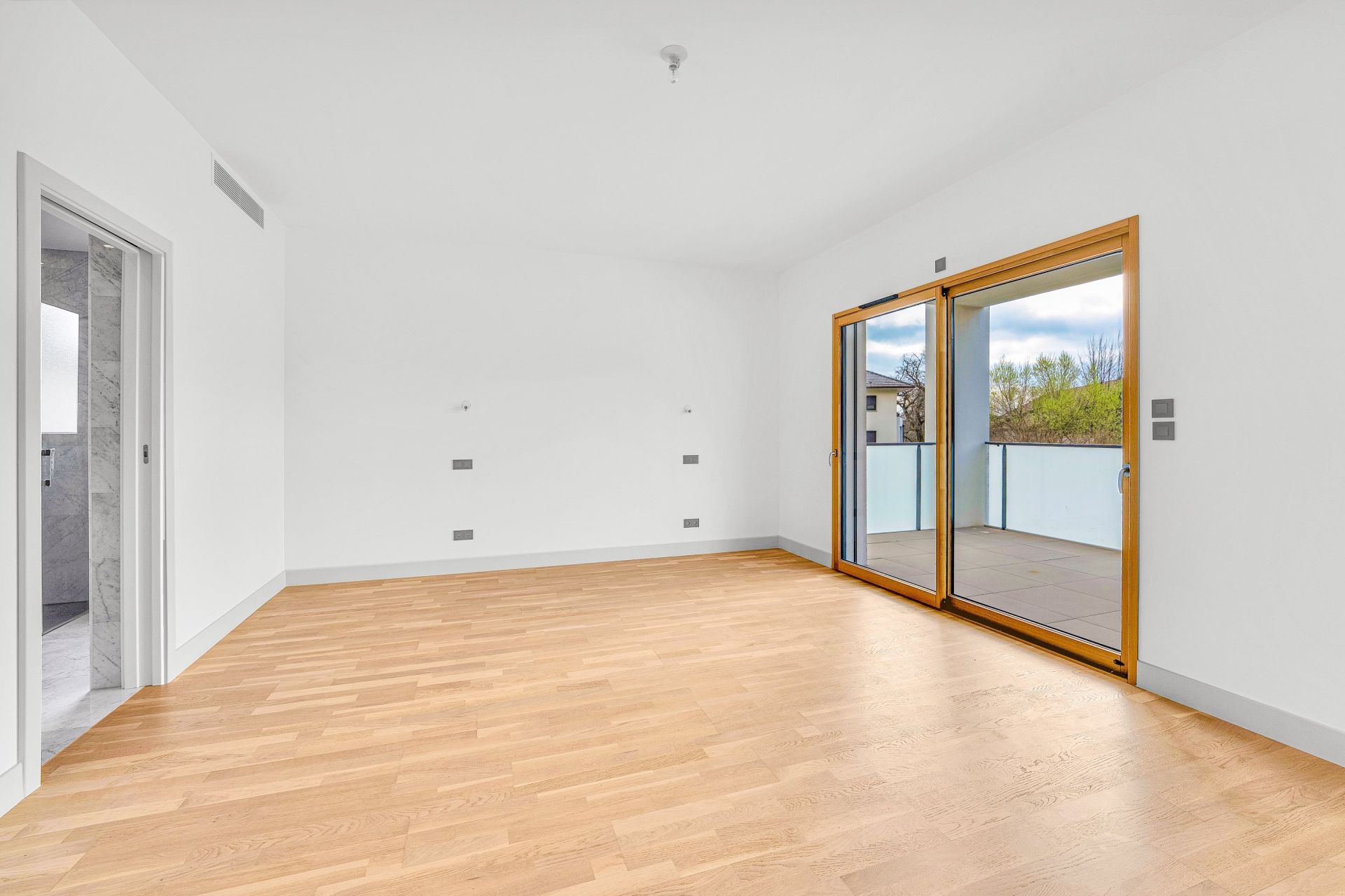 luxury apartment 7 Rooms for sale on DIVONNE LES BAINS (01220)