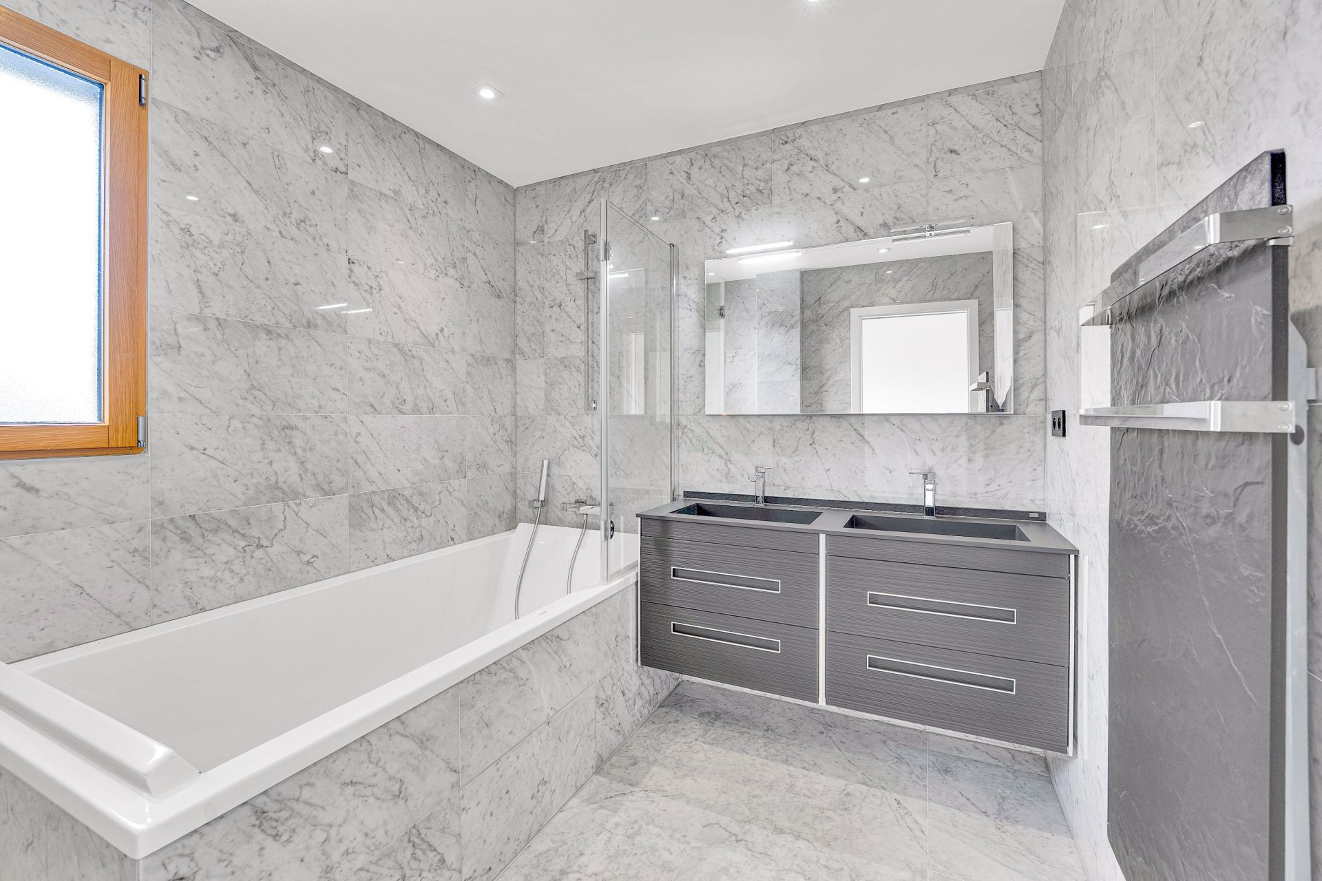 luxury apartment 7 Rooms for sale on DIVONNE LES BAINS (01220)