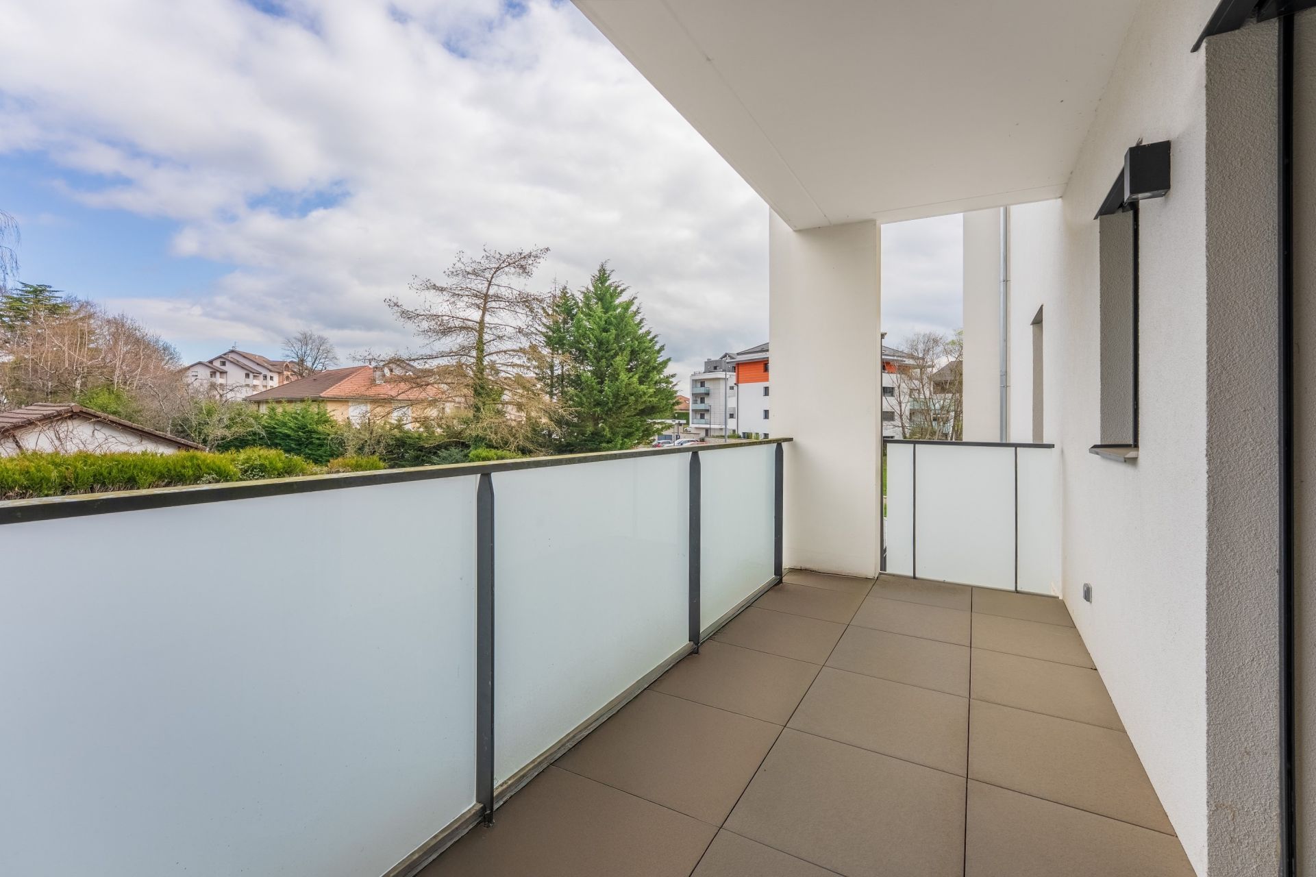 luxury apartment 7 Rooms for sale on DIVONNE LES BAINS (01220)