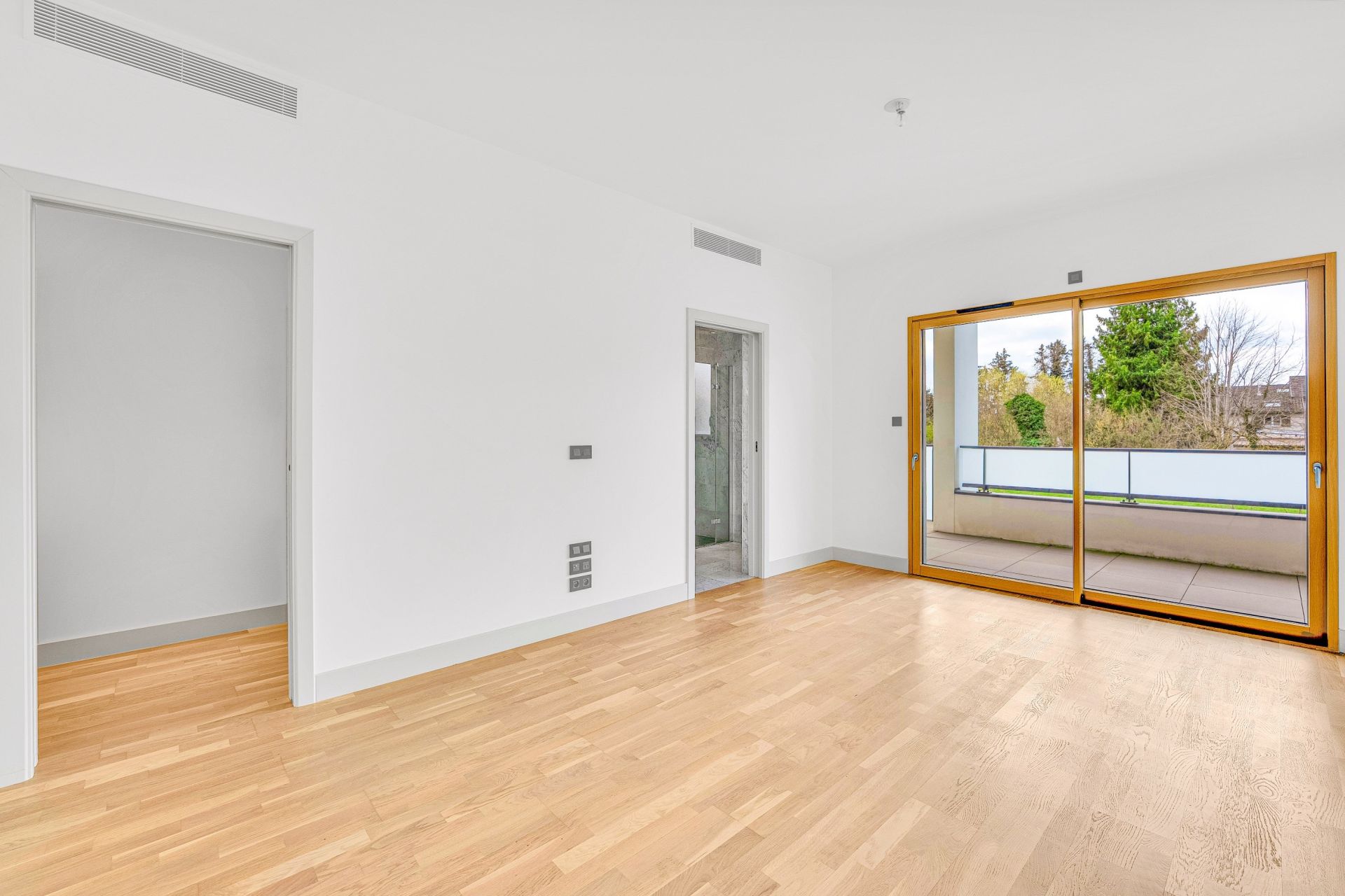 luxury apartment 7 Rooms for sale on DIVONNE LES BAINS (01220)