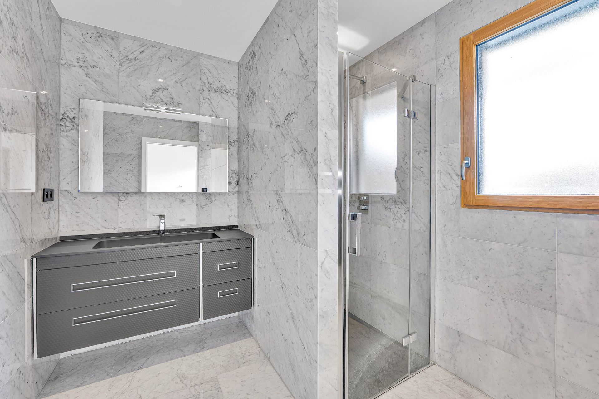 luxury apartment 7 Rooms for sale on DIVONNE LES BAINS (01220)