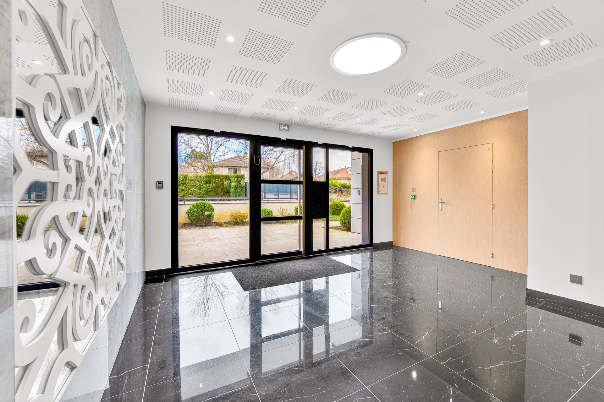 luxury apartment 7 Rooms for sale on DIVONNE LES BAINS (01220)