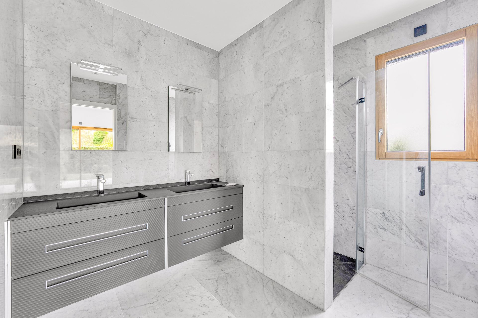 luxury apartment 7 Rooms for sale on DIVONNE LES BAINS (01220)