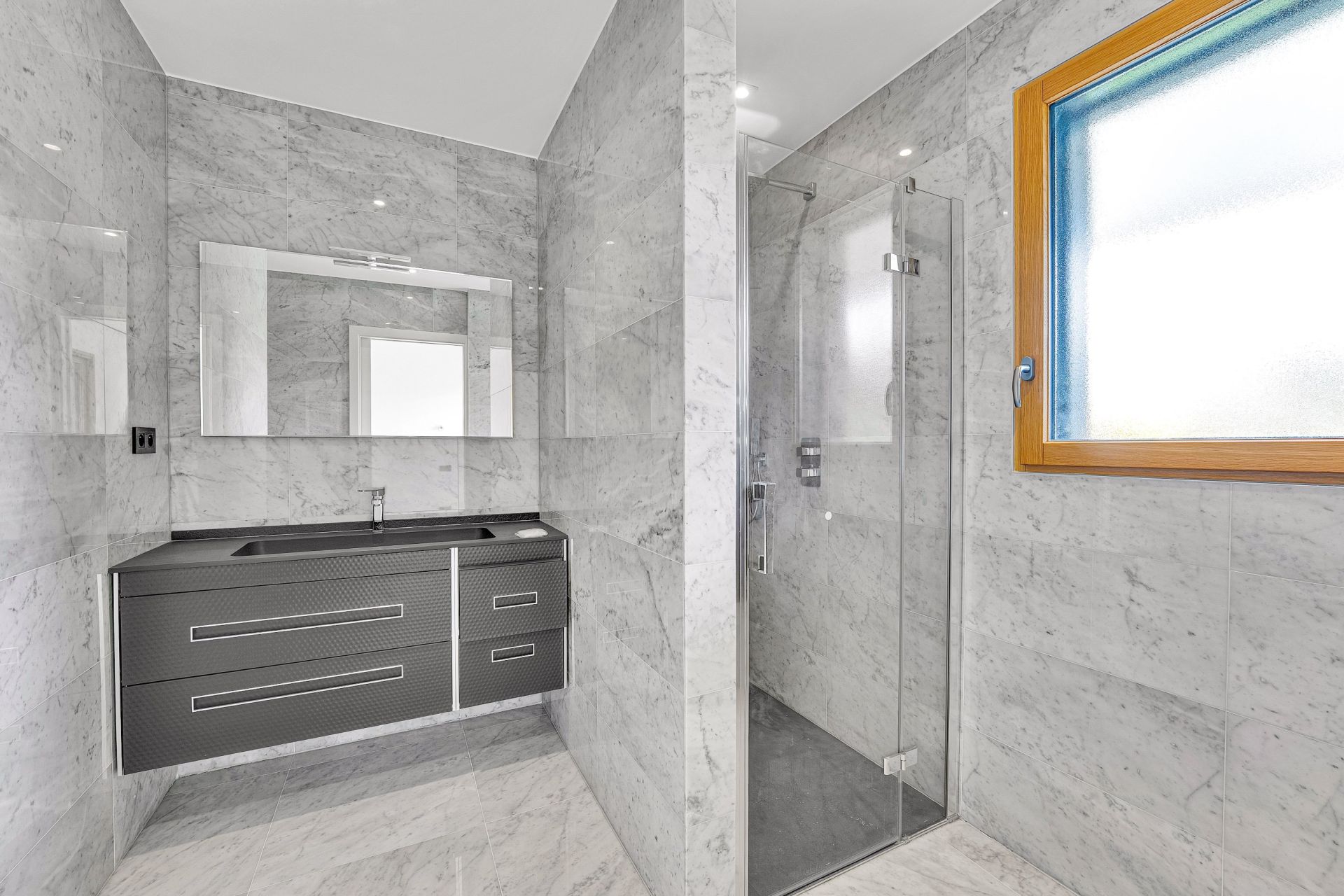 luxury apartment 7 Rooms for sale on DIVONNE LES BAINS (01220)