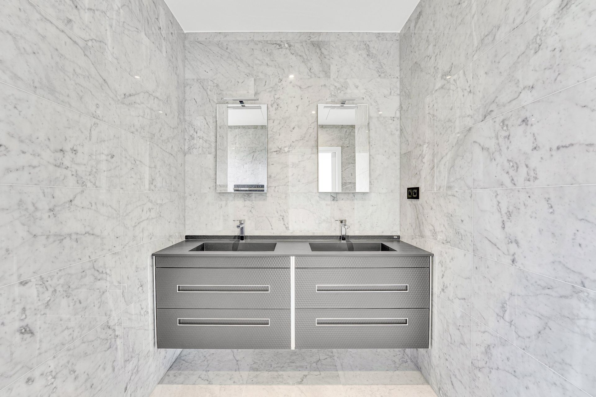 luxury apartment 7 Rooms for sale on DIVONNE LES BAINS (01220)