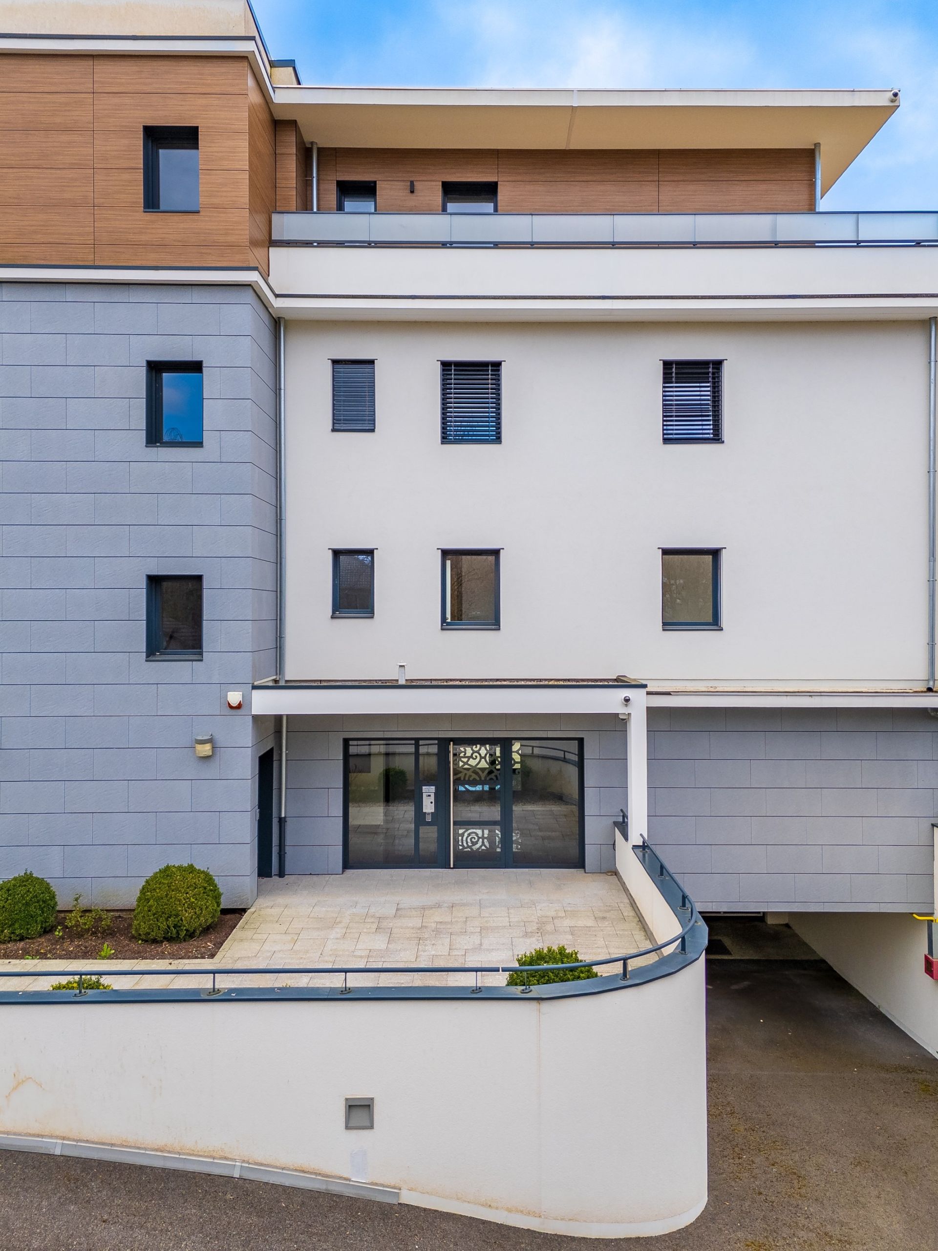 luxury apartment 7 Rooms for sale on DIVONNE LES BAINS (01220)