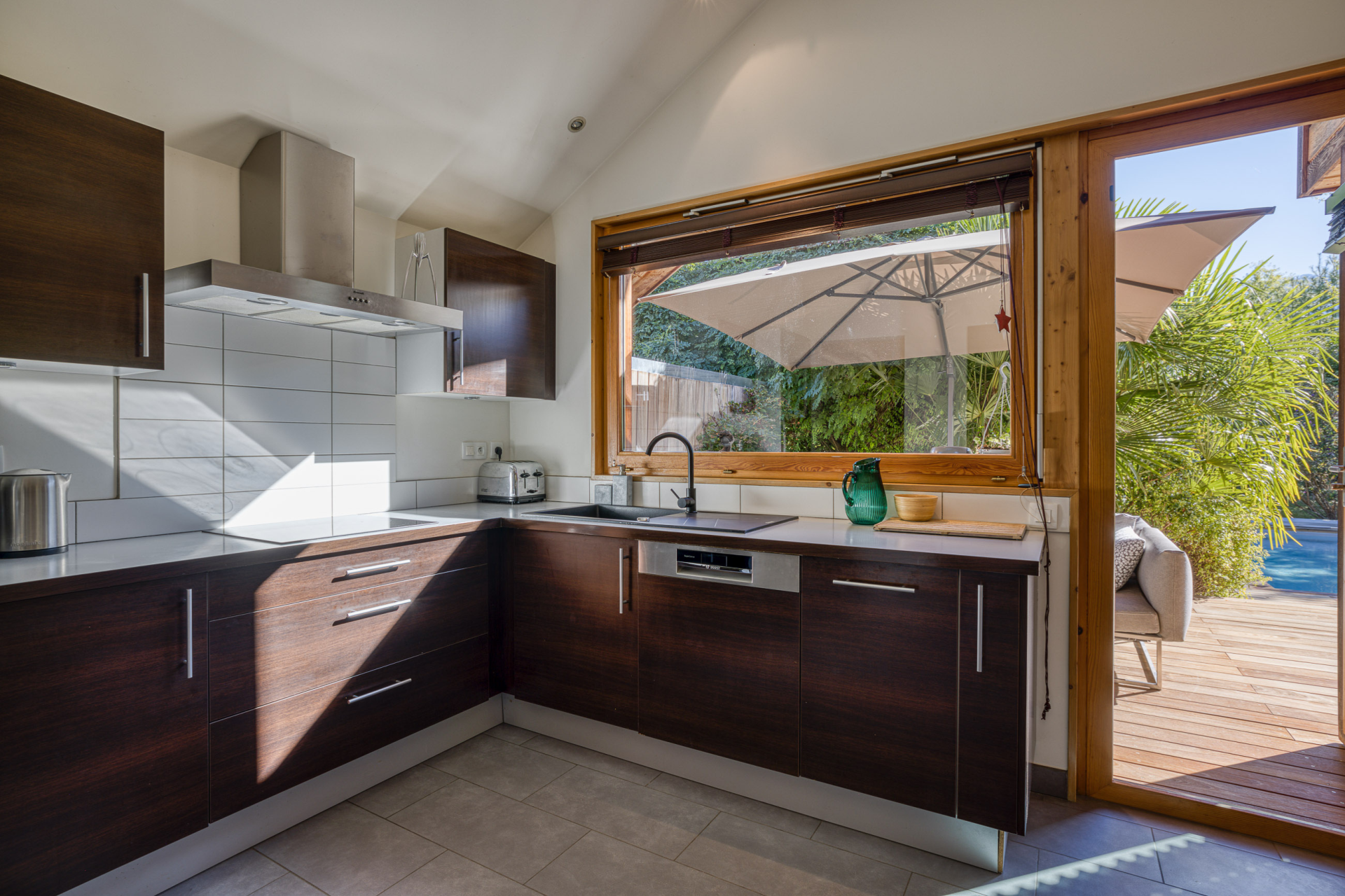 luxury house 8 Rooms for sale on ST JORIOZ (74410)