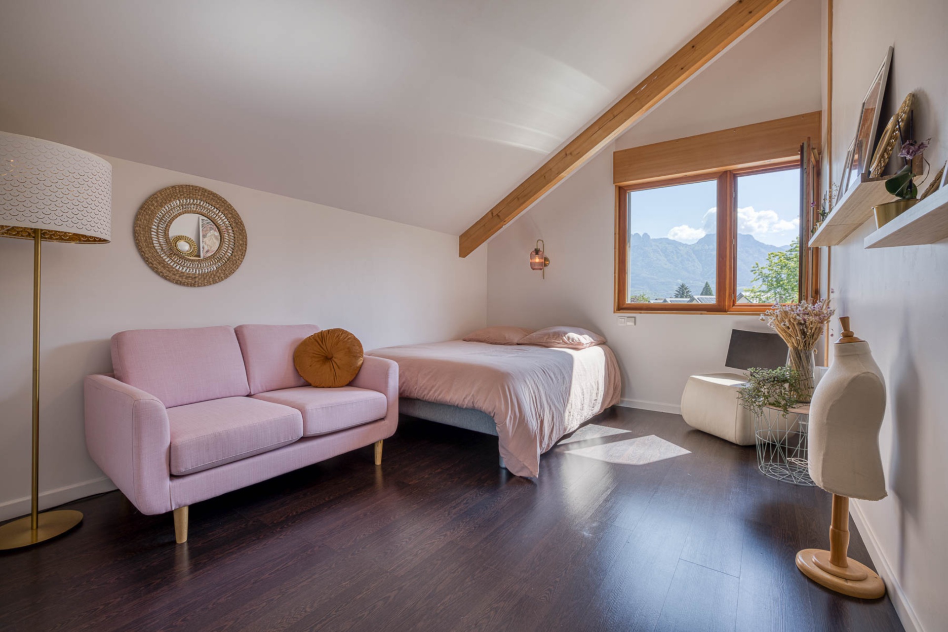 luxury house 8 Rooms for sale on ST JORIOZ (74410)