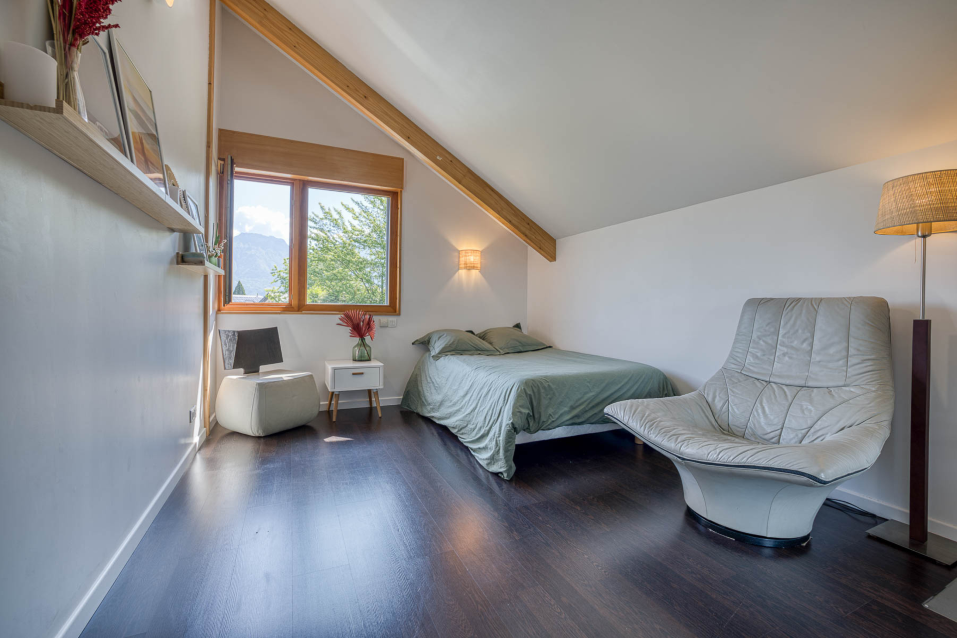 luxury house 8 Rooms for sale on ST JORIOZ (74410)