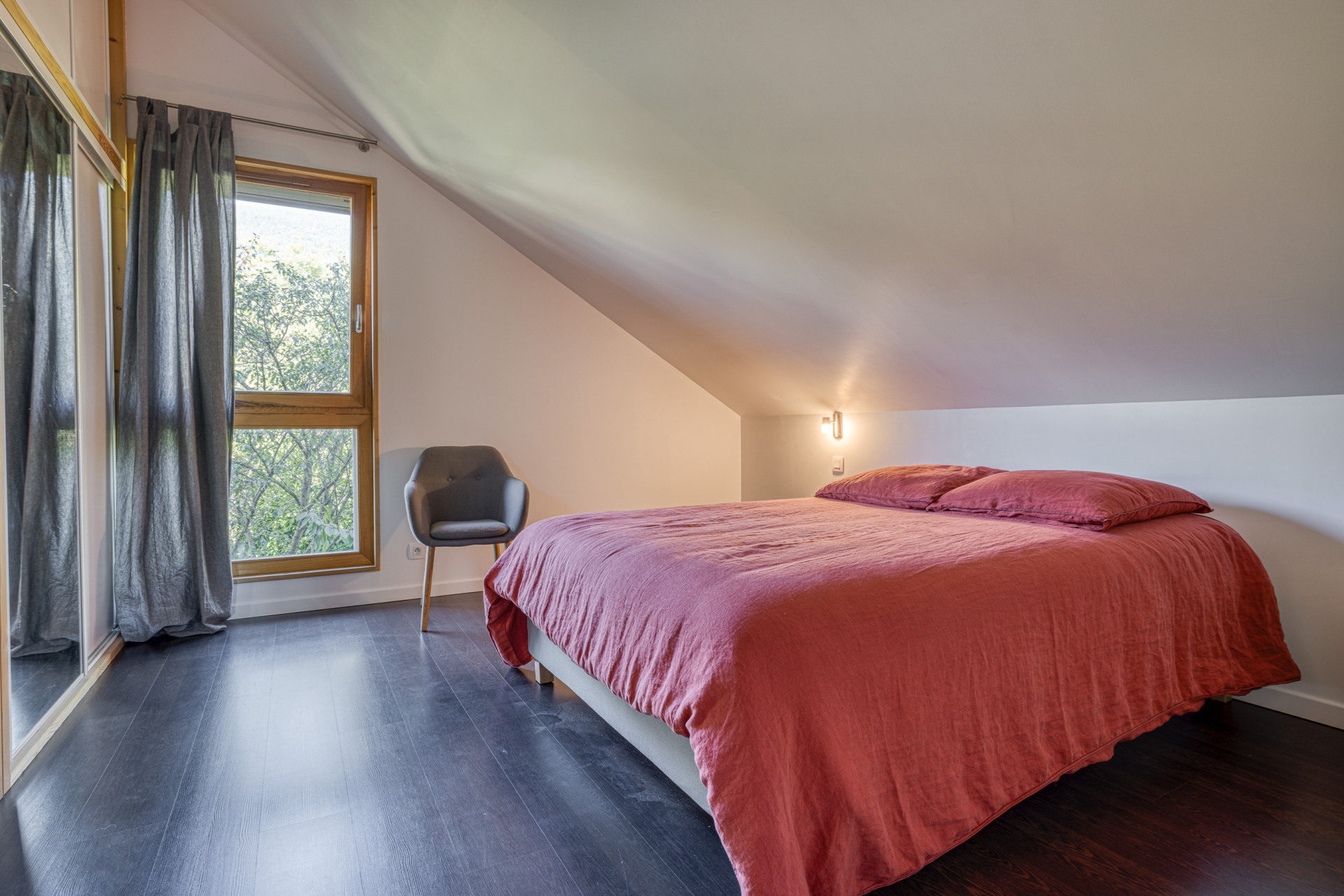 luxury house 8 Rooms for sale on ST JORIOZ (74410)