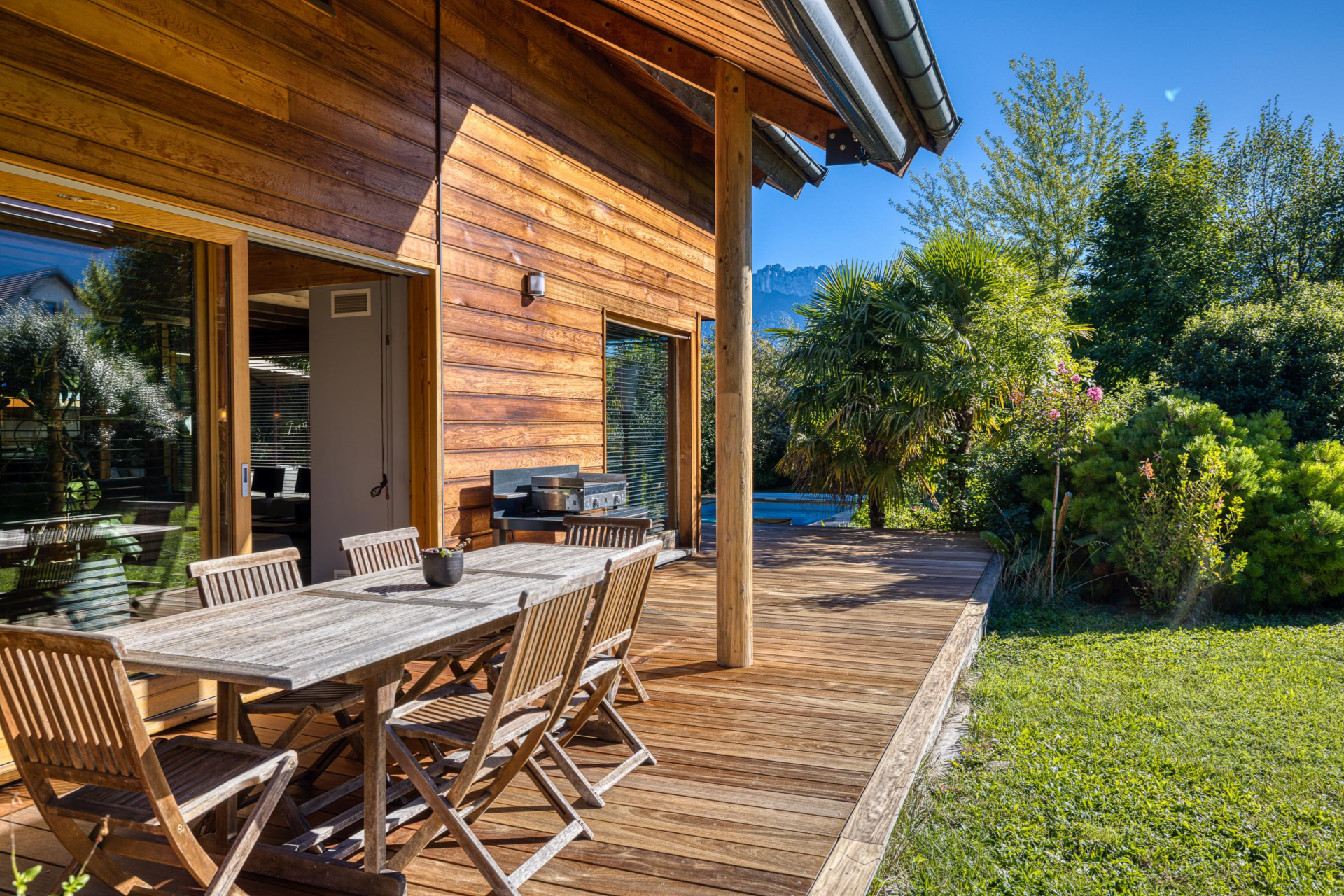 luxury house 8 Rooms for sale on ST JORIOZ (74410)