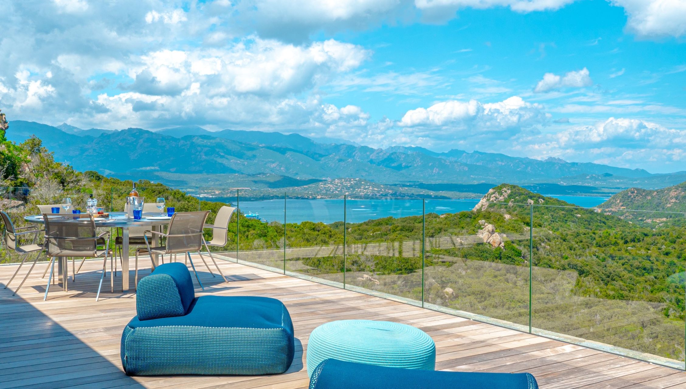 villa de luxe 9 Pièces en location saisonnière sur PORTO VECCHIO (20137)