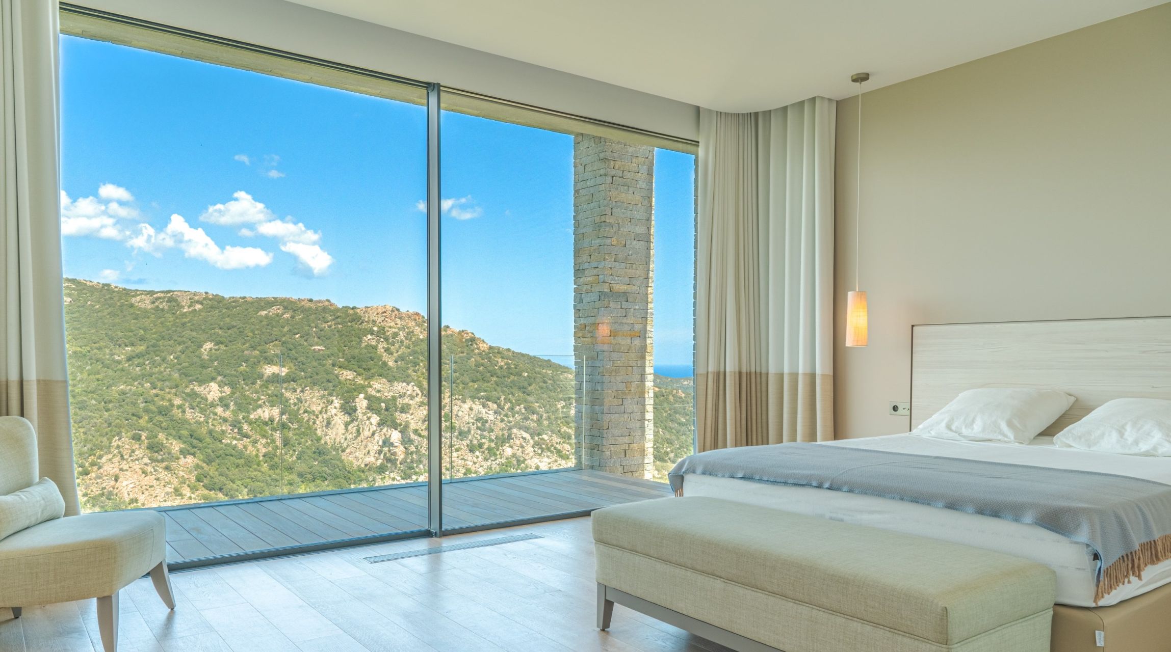 villa de luxe 9 Pièces en location saisonnière sur PORTO VECCHIO (20137)