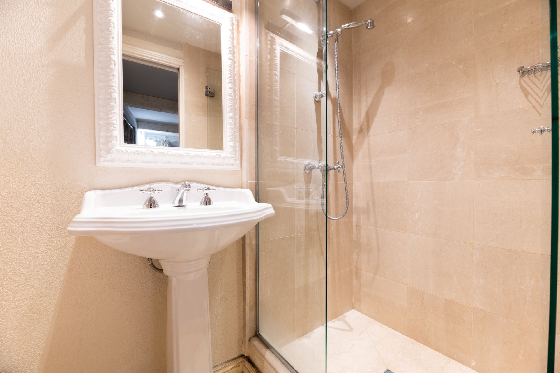 fisherman's house 5 Rooms for sale on ST TROPEZ (83990)