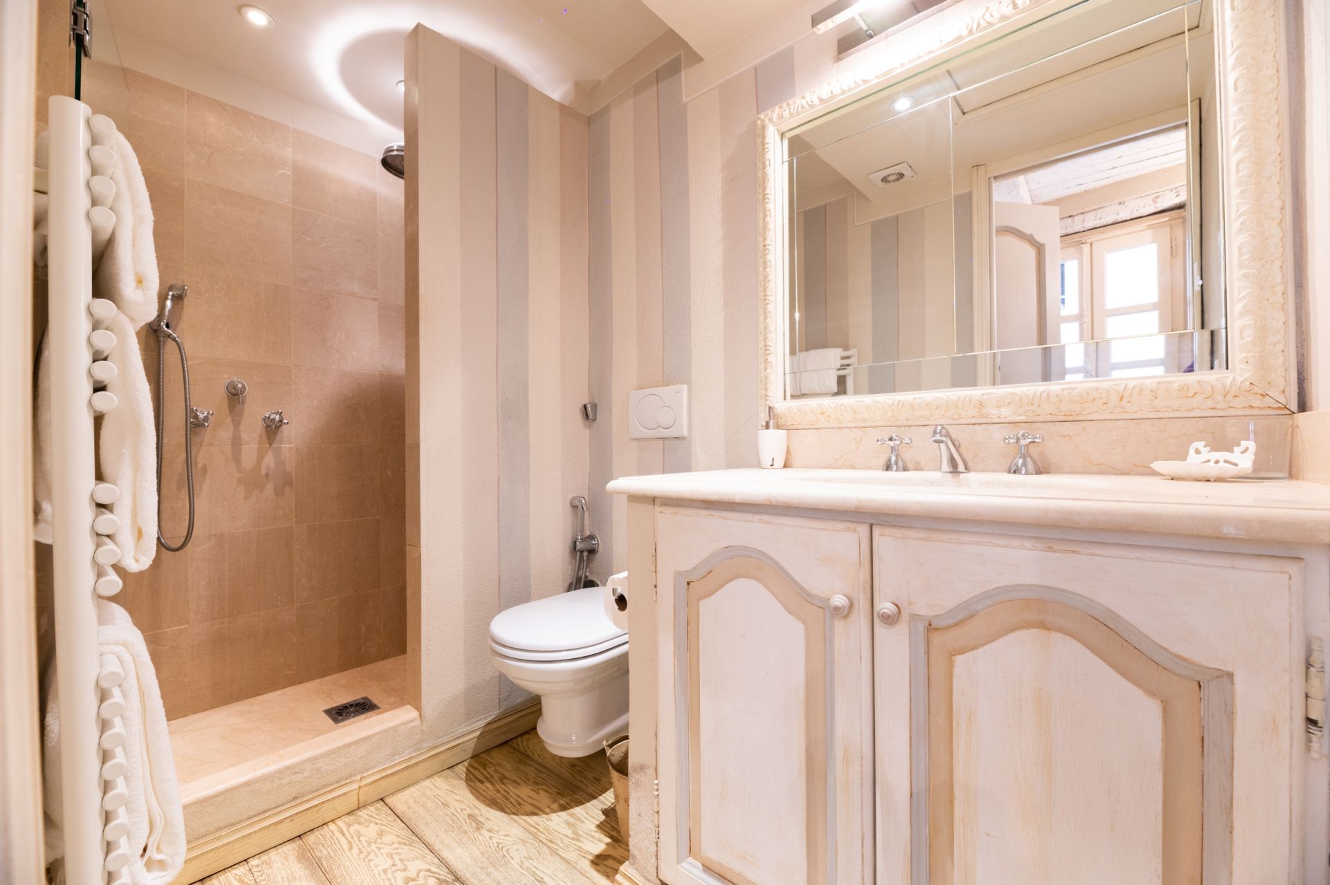 fisherman's house 5 Rooms for sale on ST TROPEZ (83990)