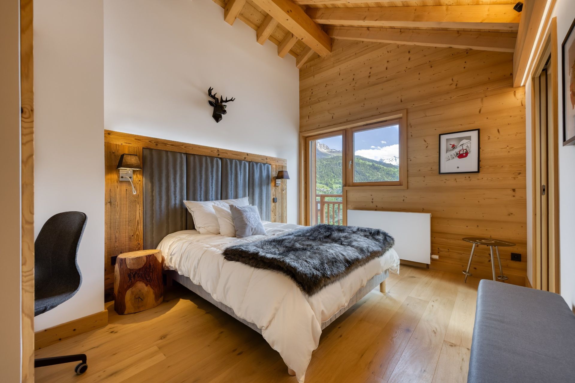 luxury chalet 7 Rooms for sale on MERIBEL LES ALLUES (73550)