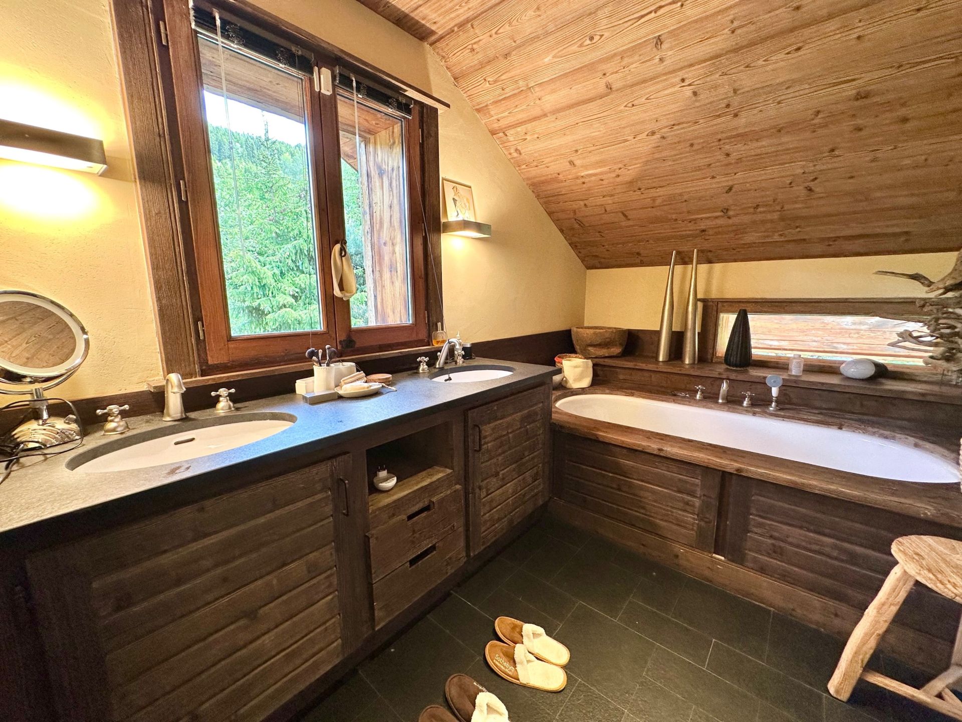 luxury chalet 6 Rooms for seasonal rent on MERIBEL LES ALLUES (73550)