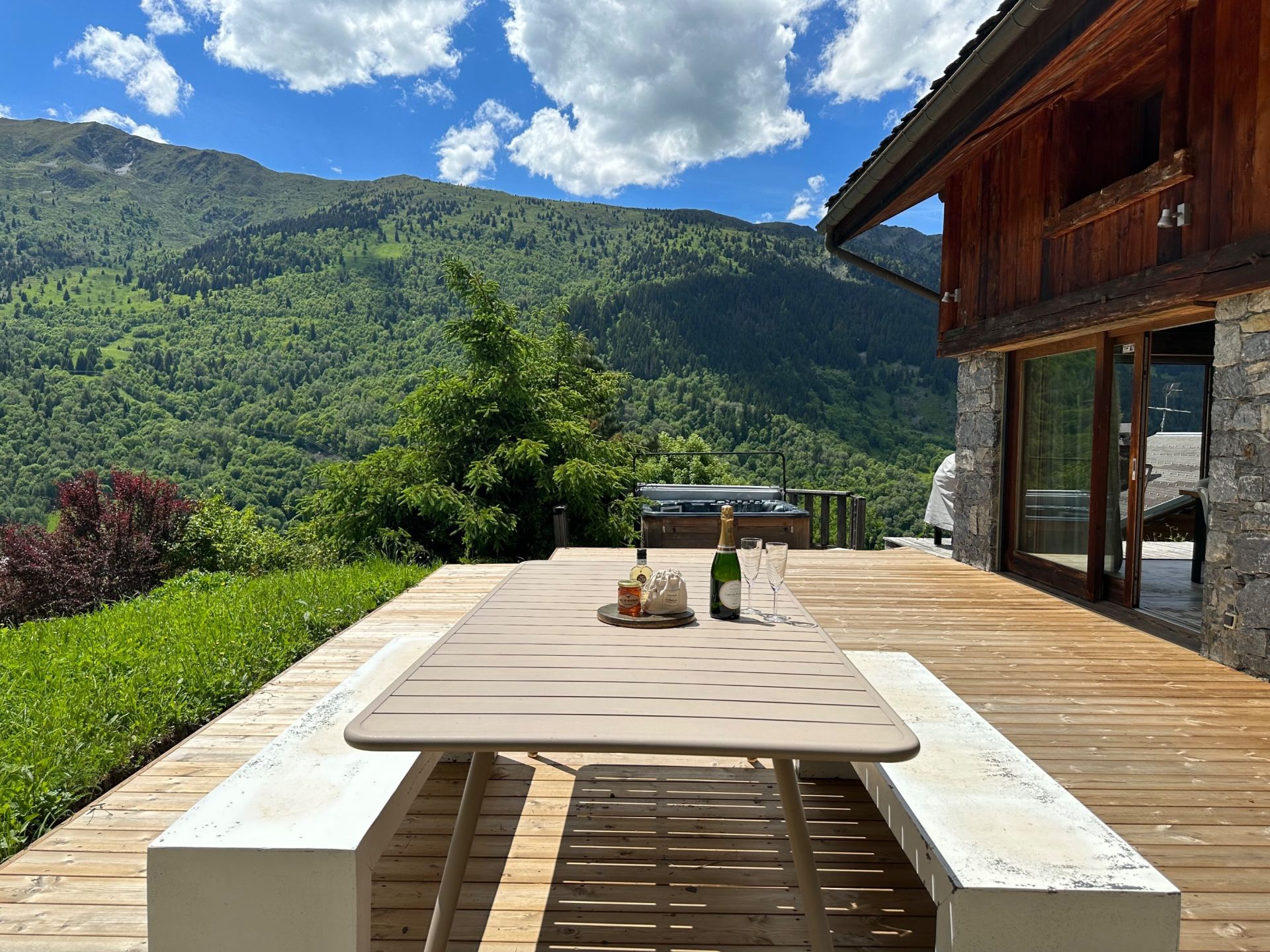 luxury chalet 6 Rooms for seasonal rent on MERIBEL LES ALLUES (73550)